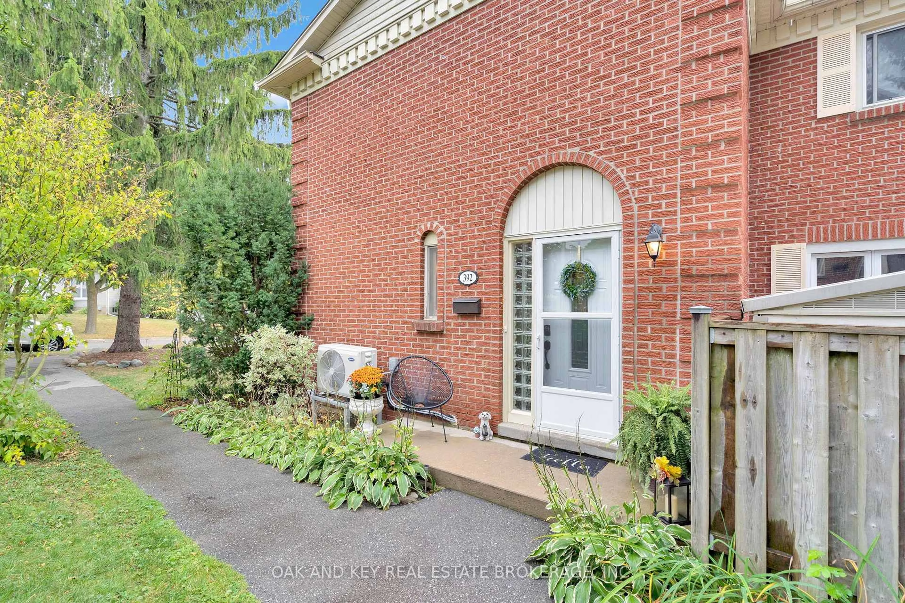 Unknown for 392 Homestead Crt #32, London North Ontario N6G 2E9