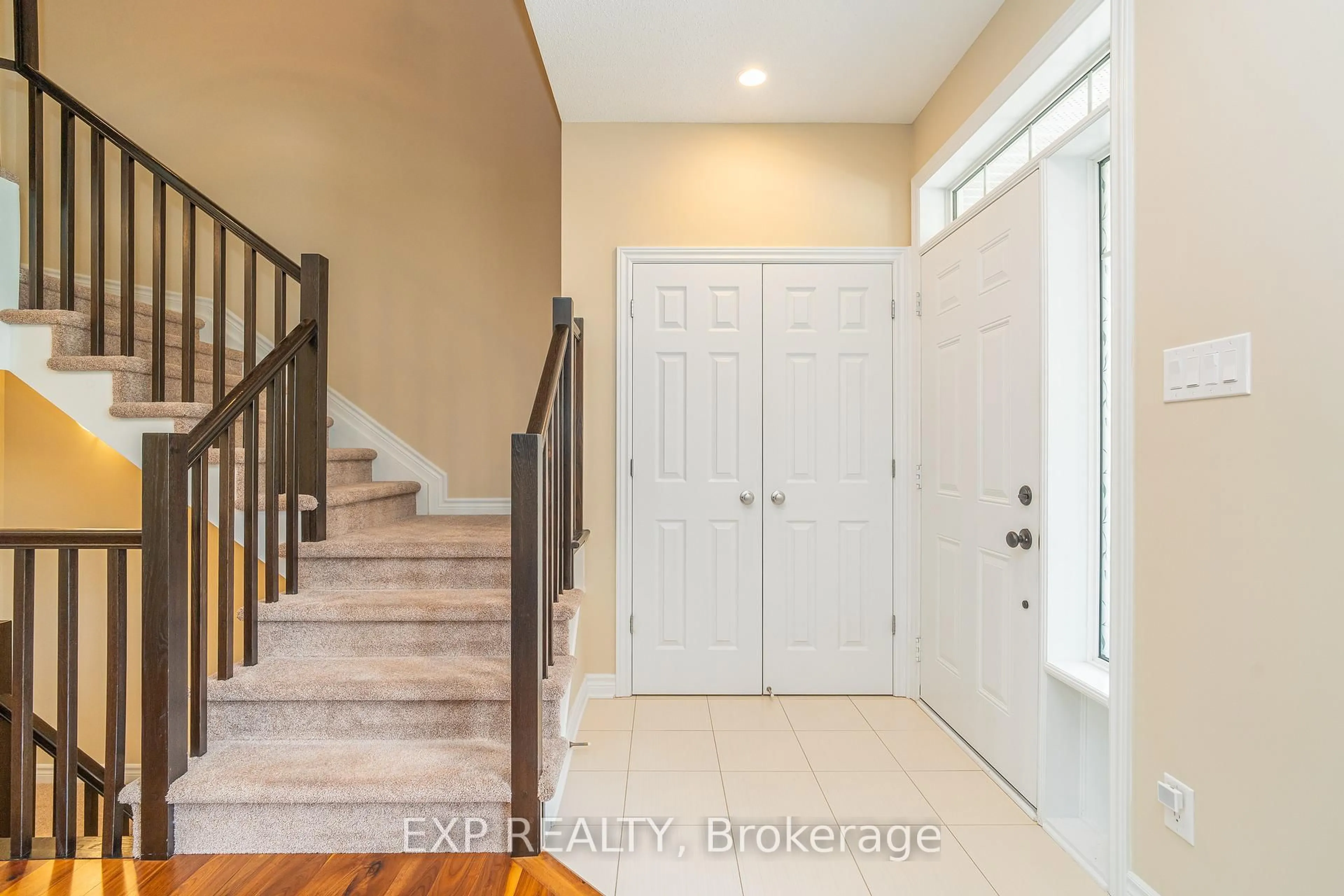Indoor entryway for 406 Sweetflag St, Ottawa Ontario K2J 5Y6
