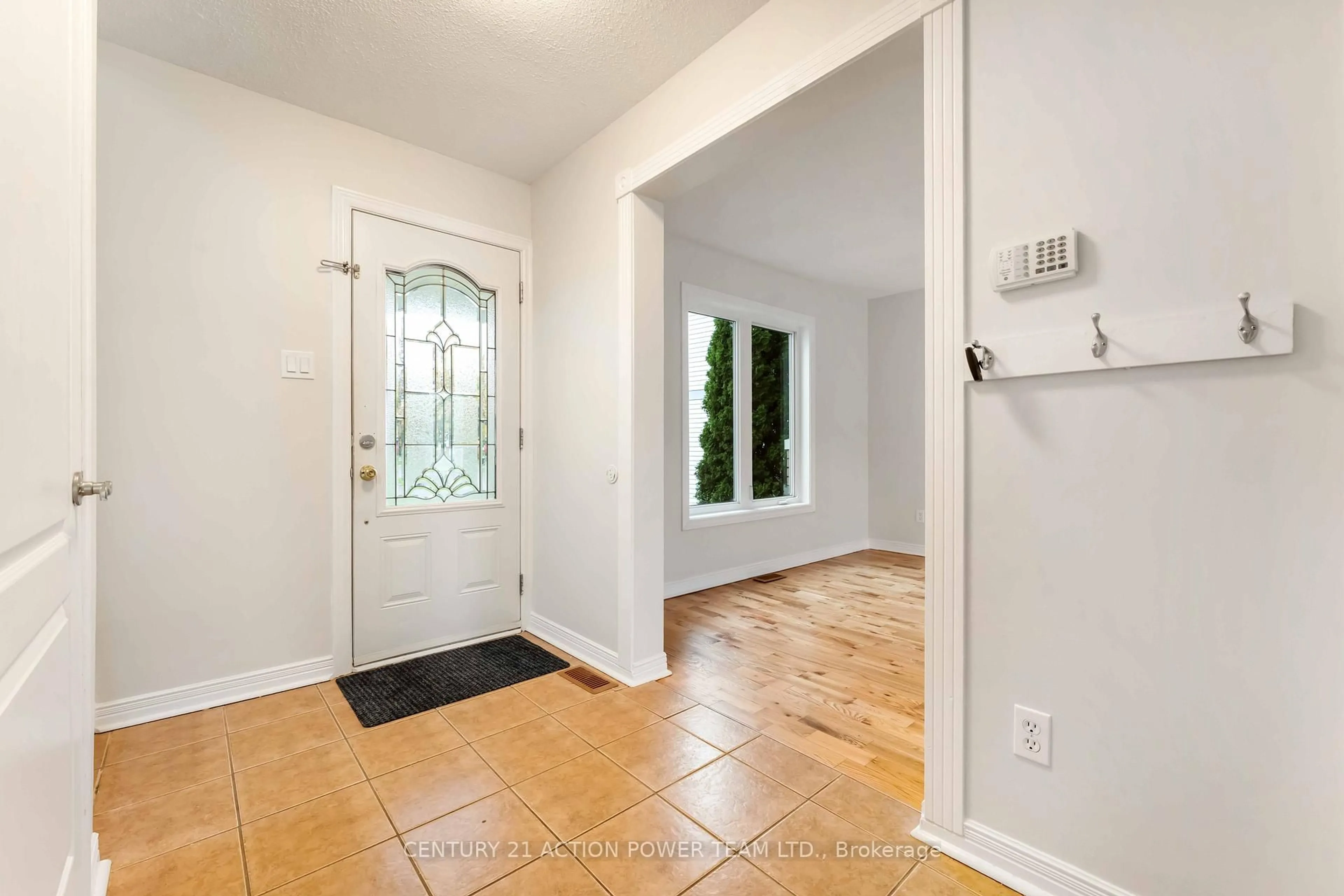 Indoor entryway for 1474 Shawinigan St, Ottawa Ontario K4A 2M8