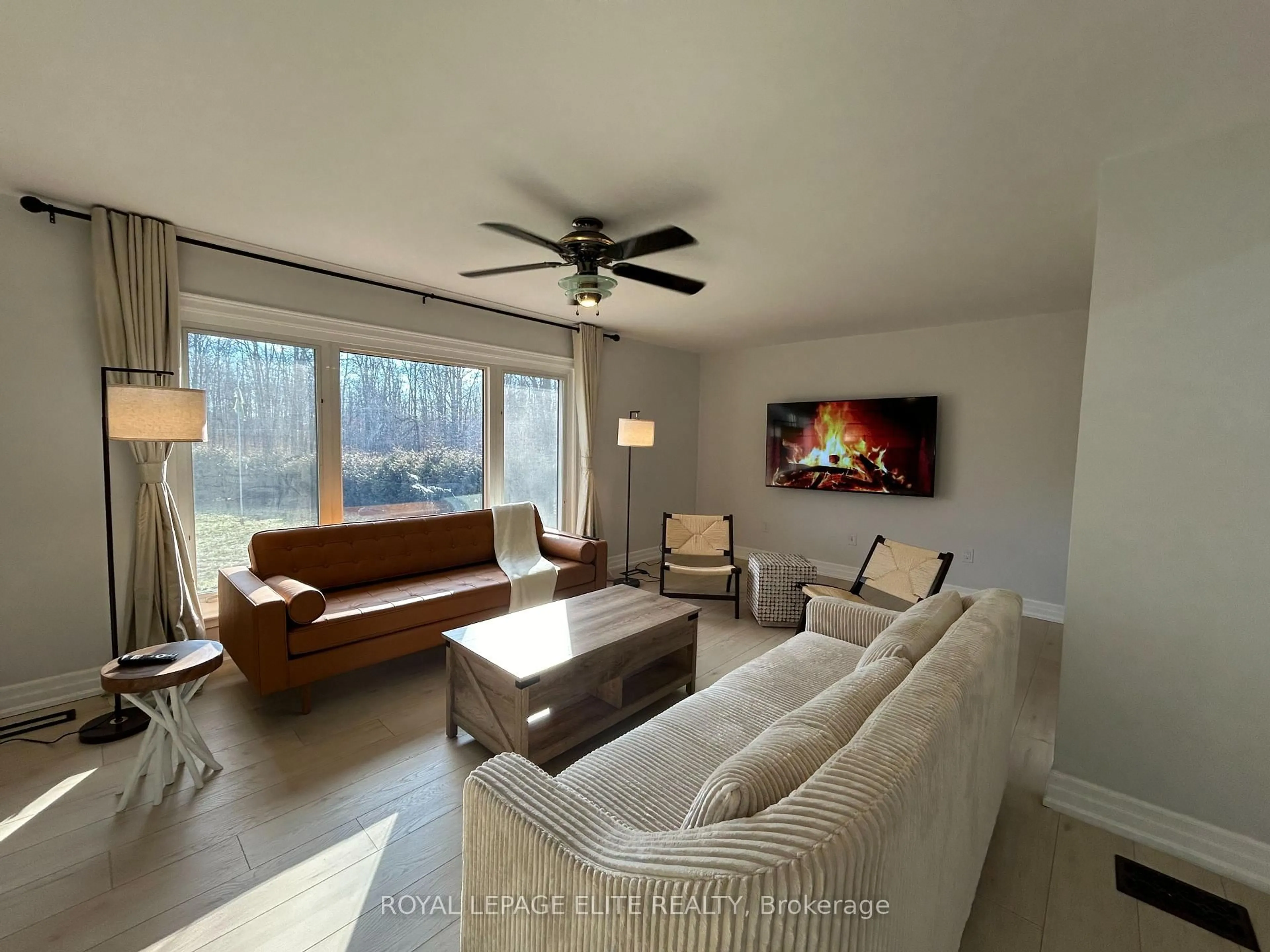 Living room with furniture, unknown for 8737 Lincoln St, Niagara Falls Ontario L3B 5N7