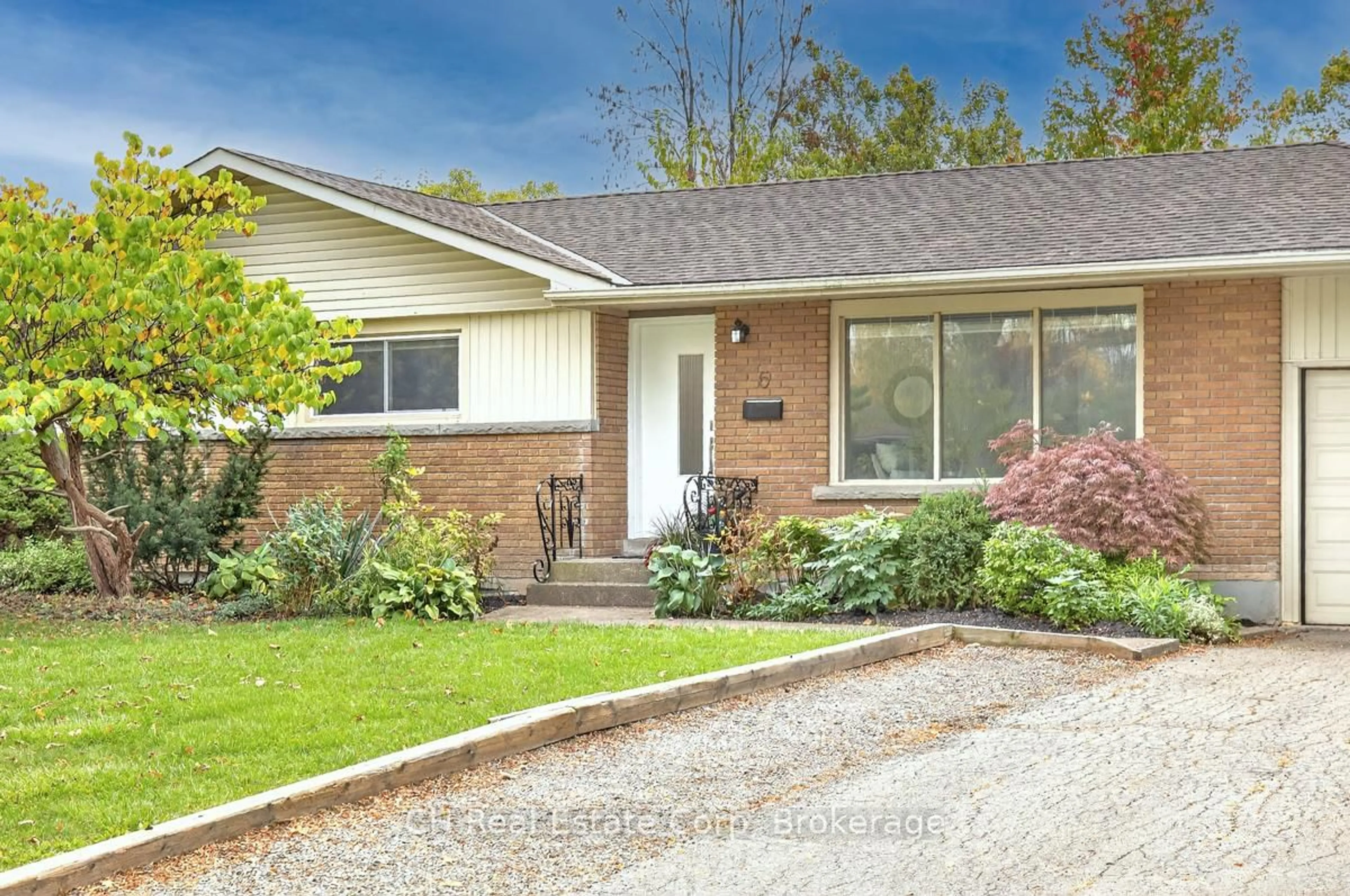 Home with brick exterior material, street for 6 Princess Ann Circ, St. Catharines Ontario L2T 2C7