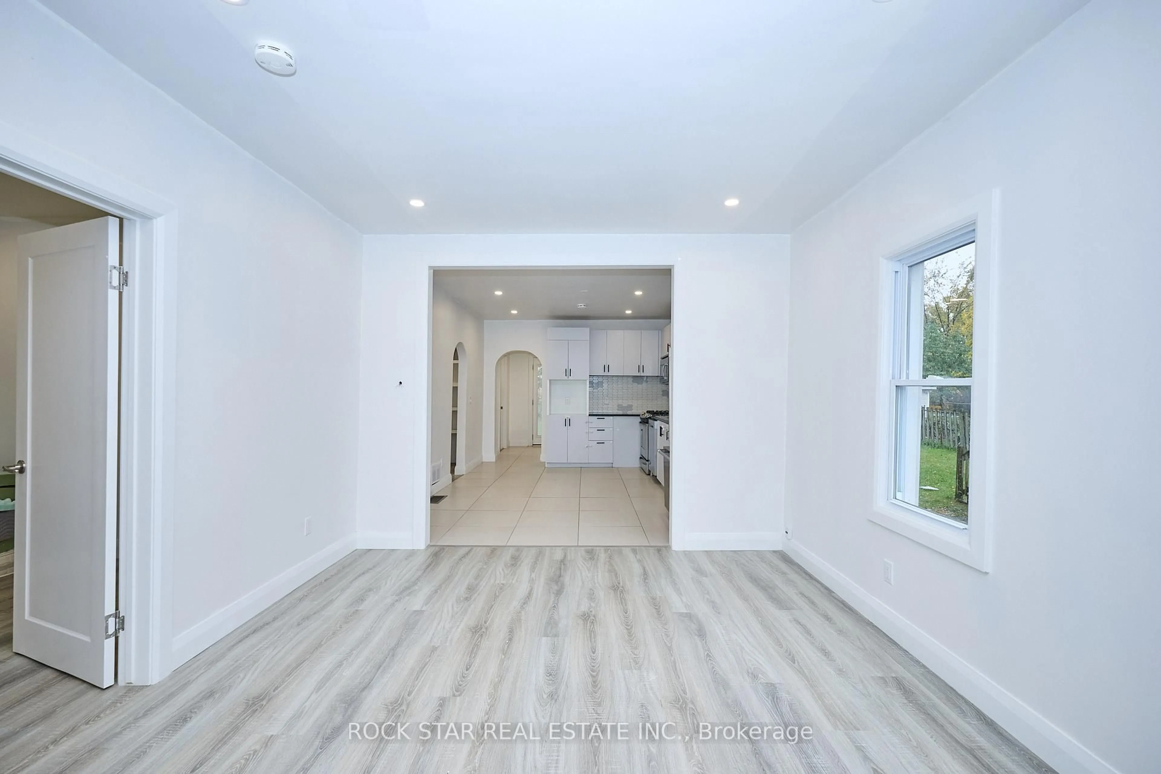 Unknown for 65 Almond St, Welland Ontario L3B 3P6