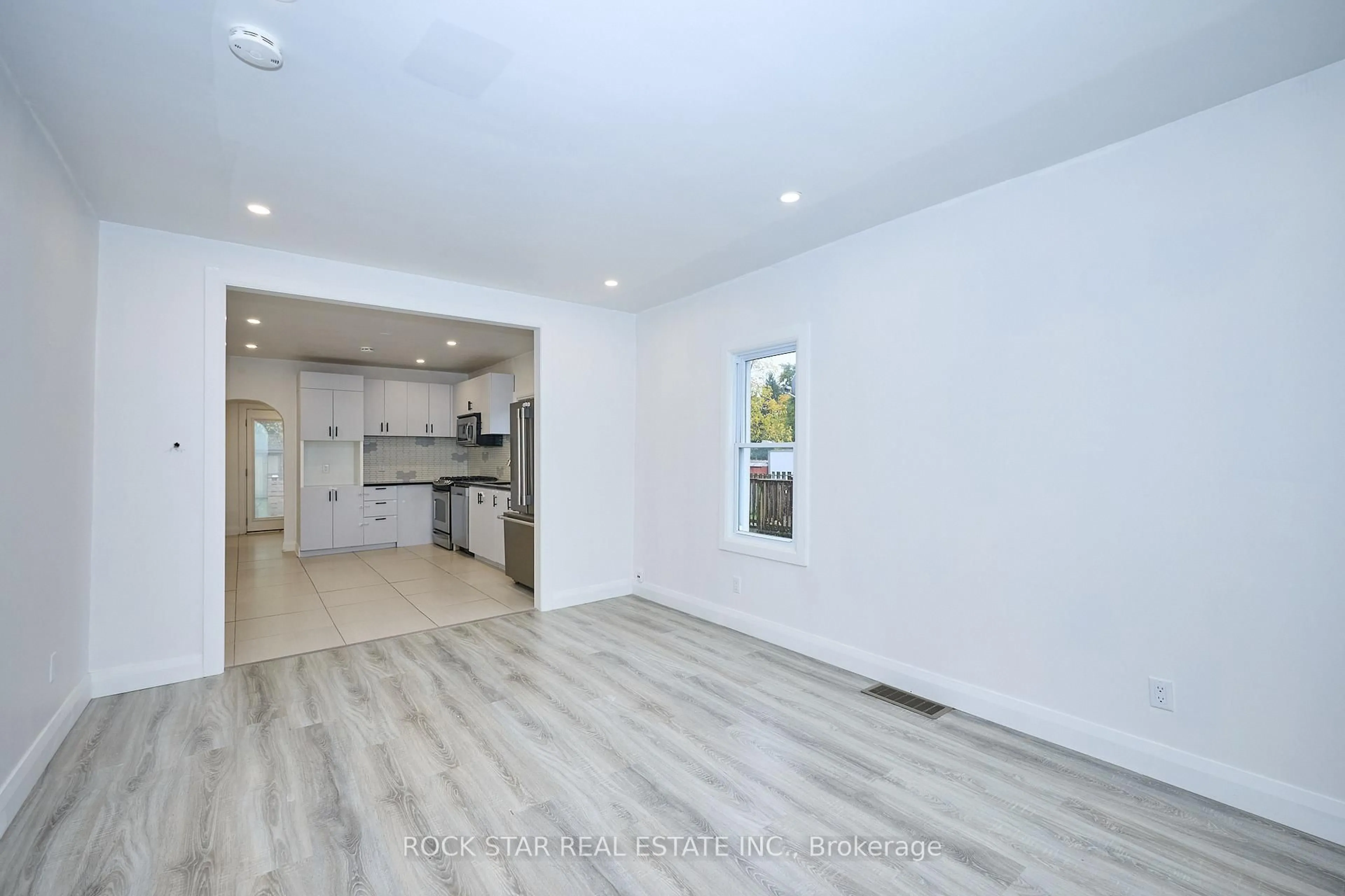 Unknown for 65 Almond St, Welland Ontario L3B 3P6