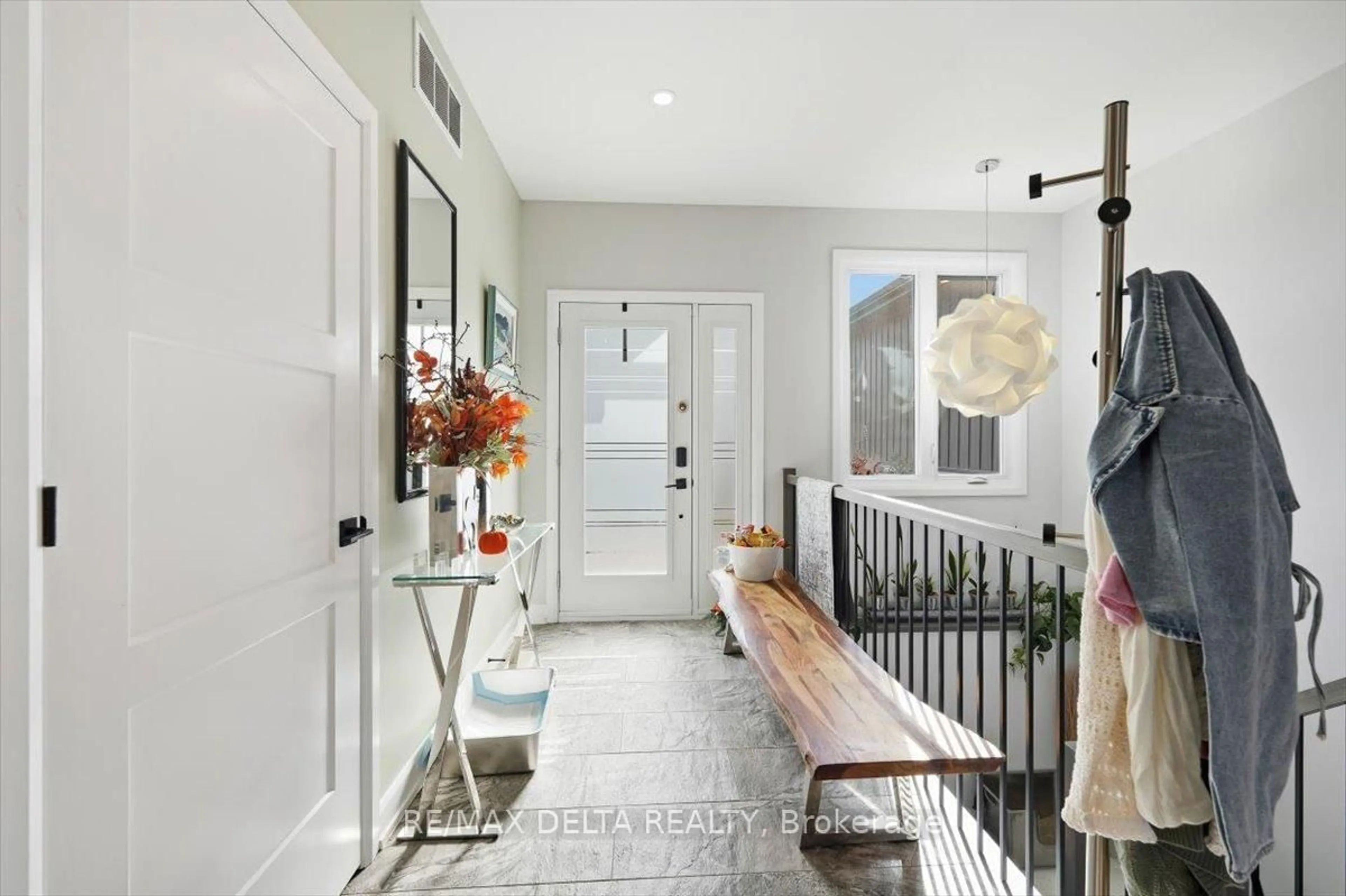 Indoor entryway for 117 Danika St, Clarence-Rockland Ontario K0A 2A0