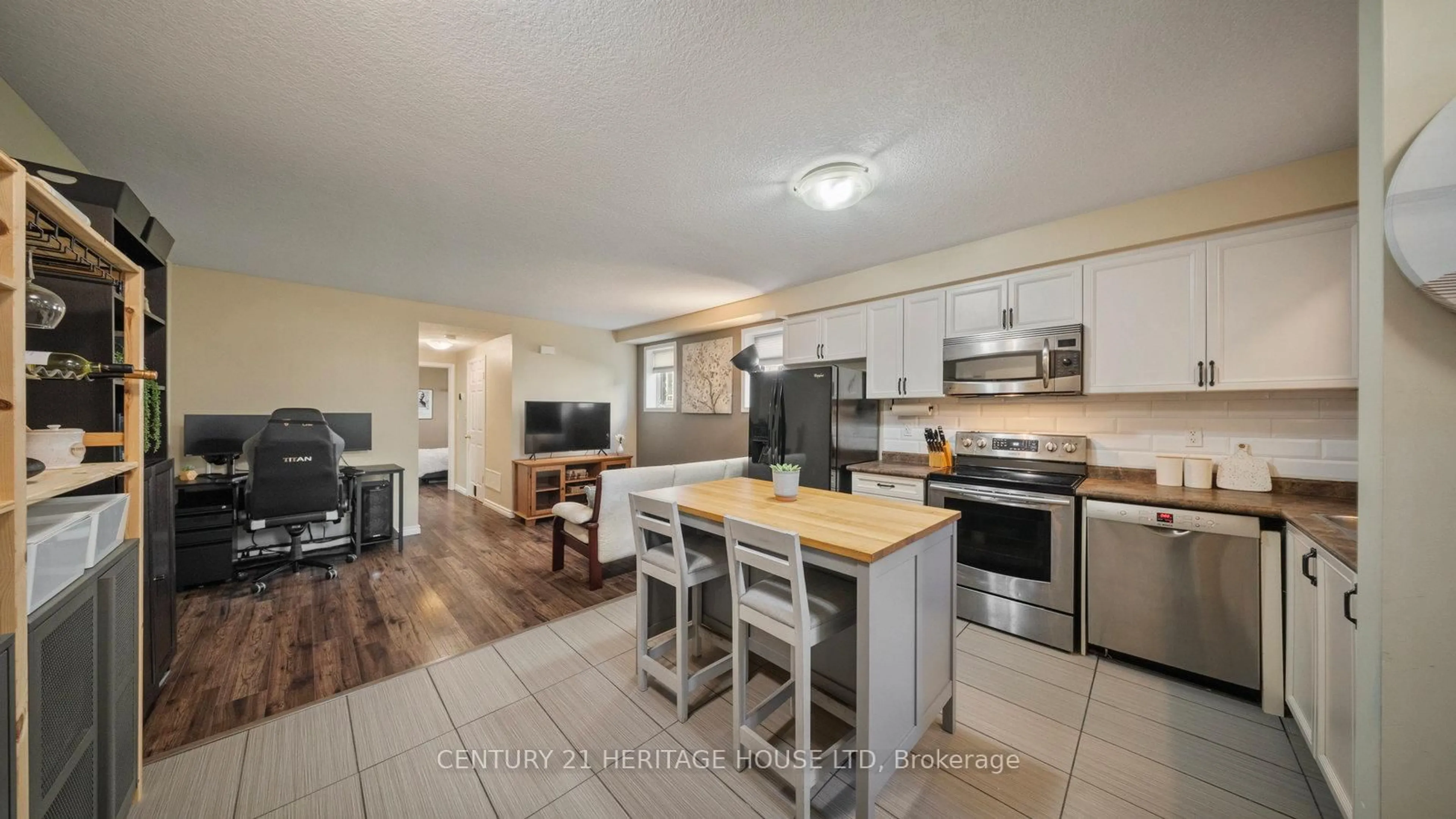 Open concept kitchen, unknown for 931 Glasgow St #14D, Kitchener Ontario N2N 0B6