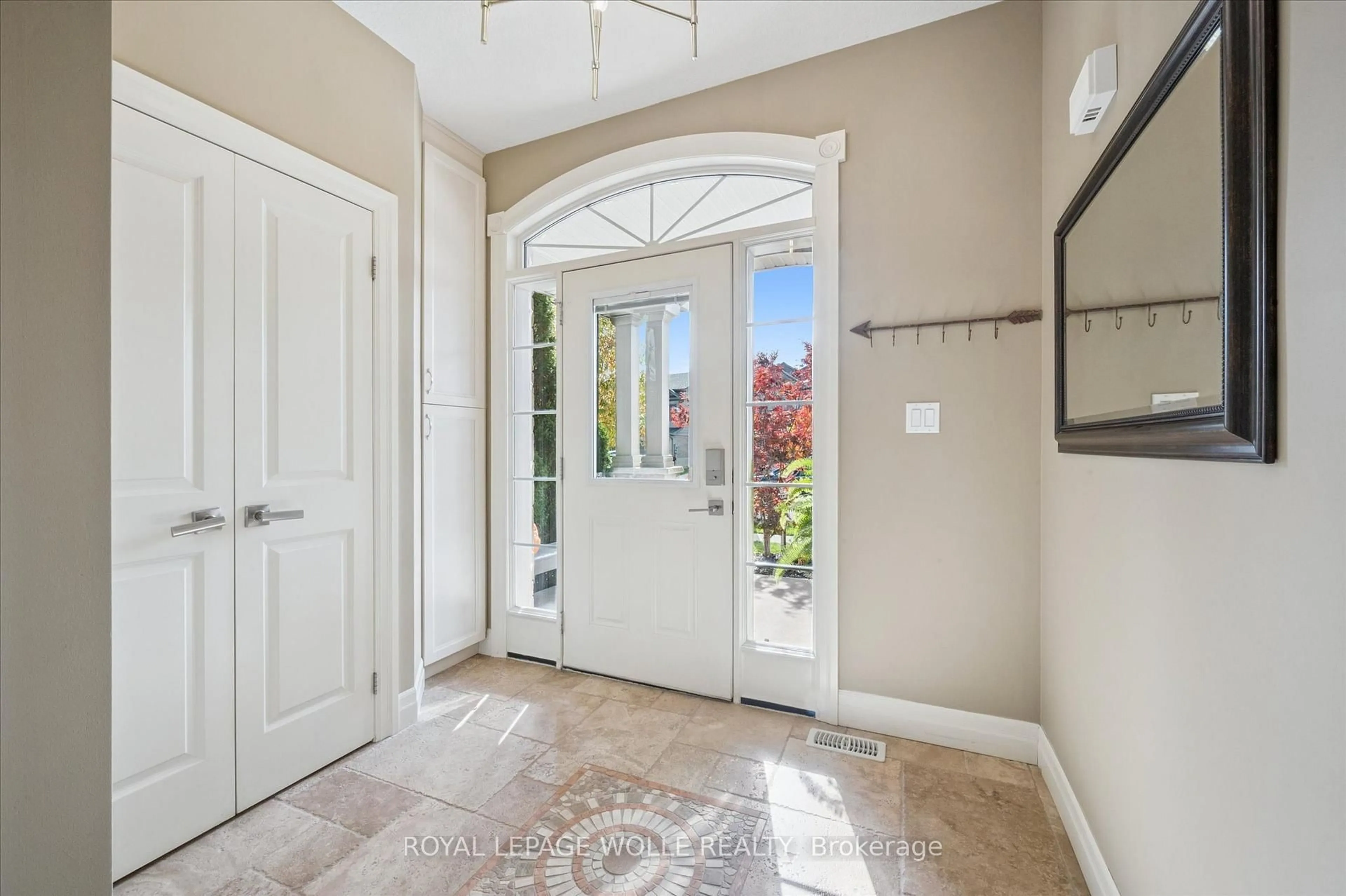 Indoor entryway for 461 Woodbine Ave, Kitchener Ontario N2R 0A6