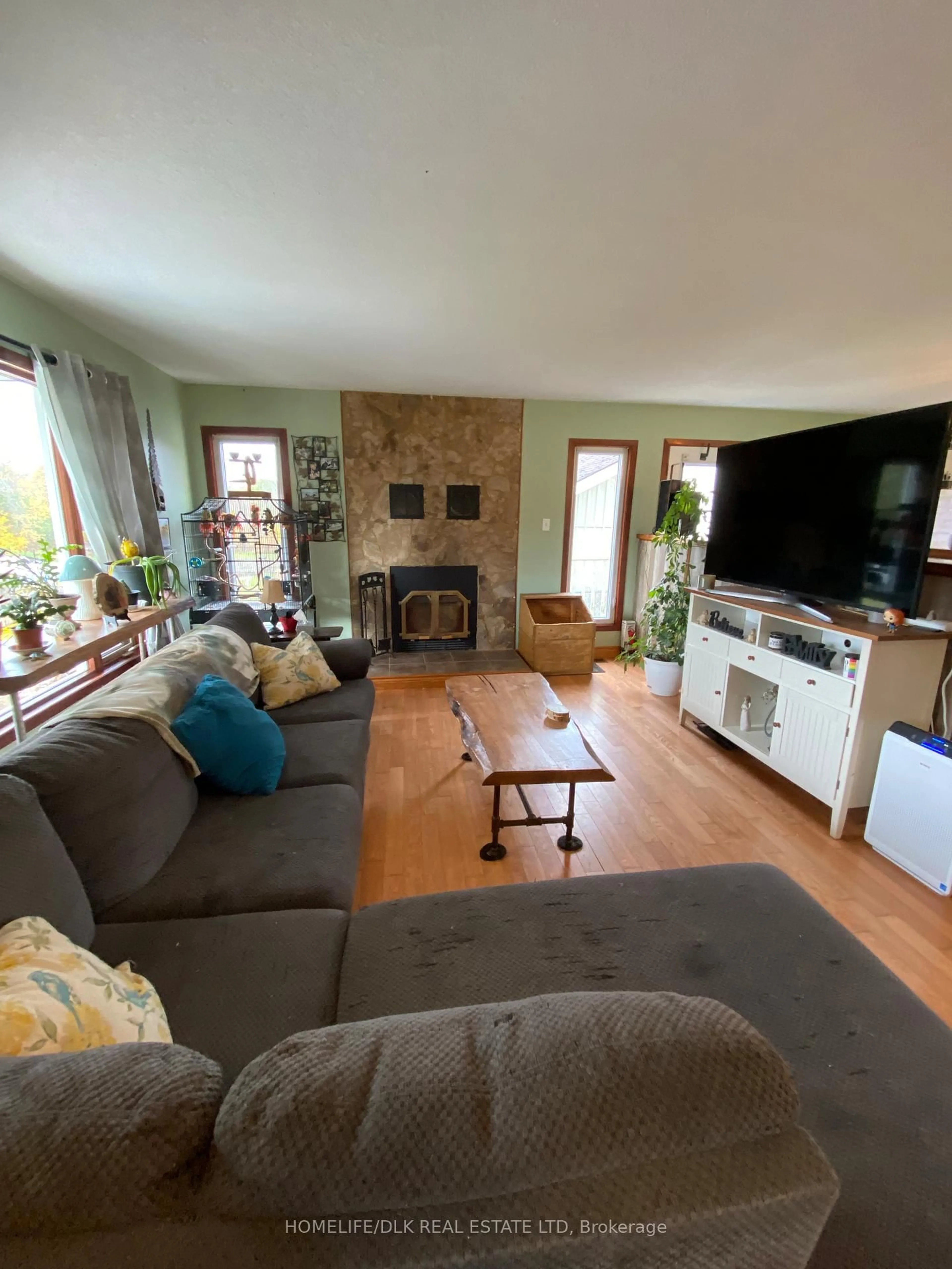 Living room with furniture, unknown for 947 Townline Rd, North Grenville Ontario K0G 1J0