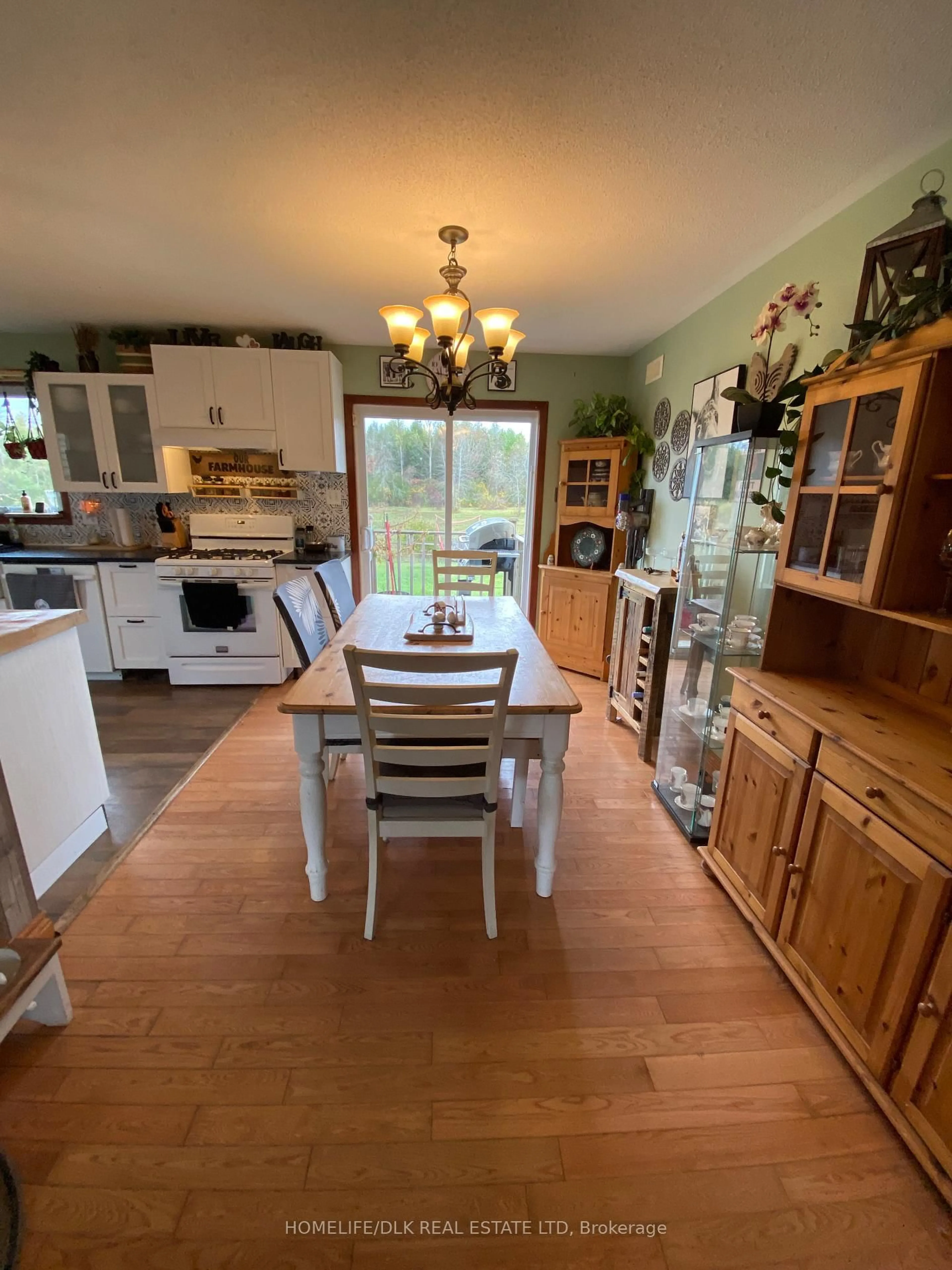 Dining room, wood/laminate floor for 947 Townline Rd, North Grenville Ontario K0G 1J0