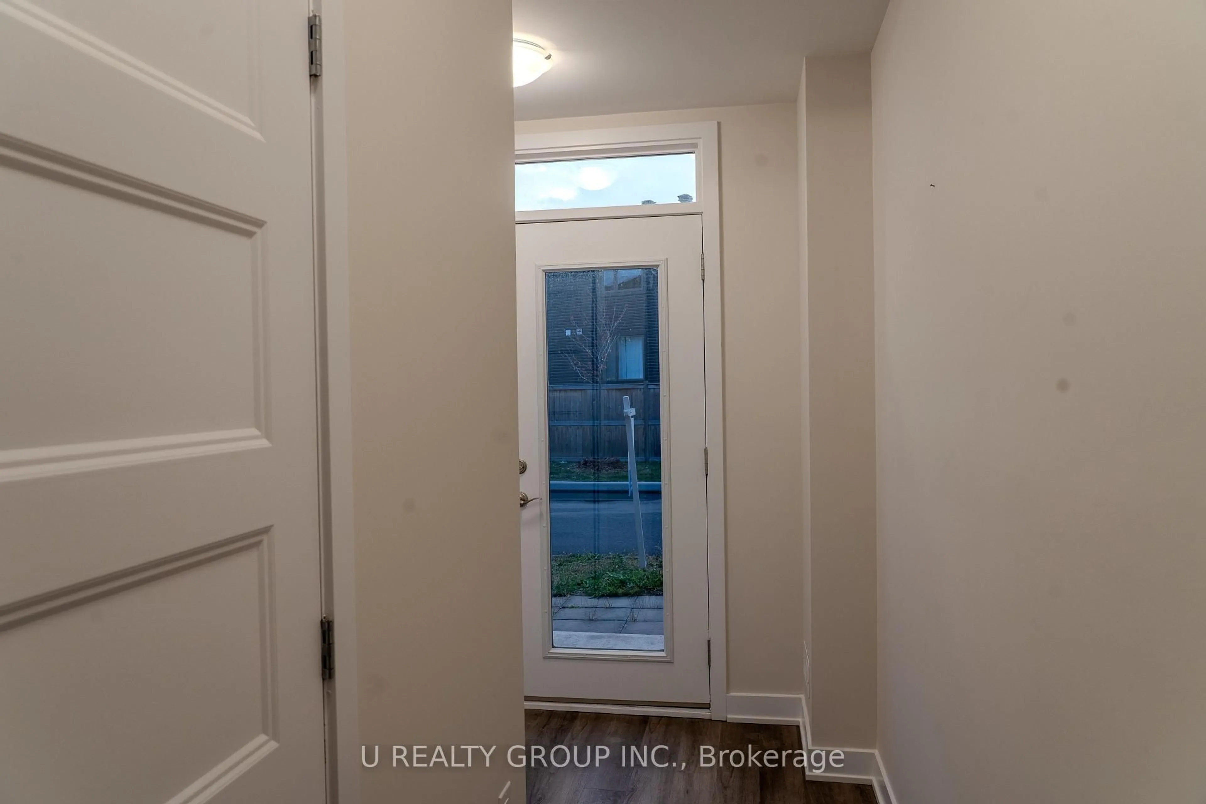 Indoor entryway for 507 Lourmarin Pvt Private, Ottawa Ontario K4A 5M2
