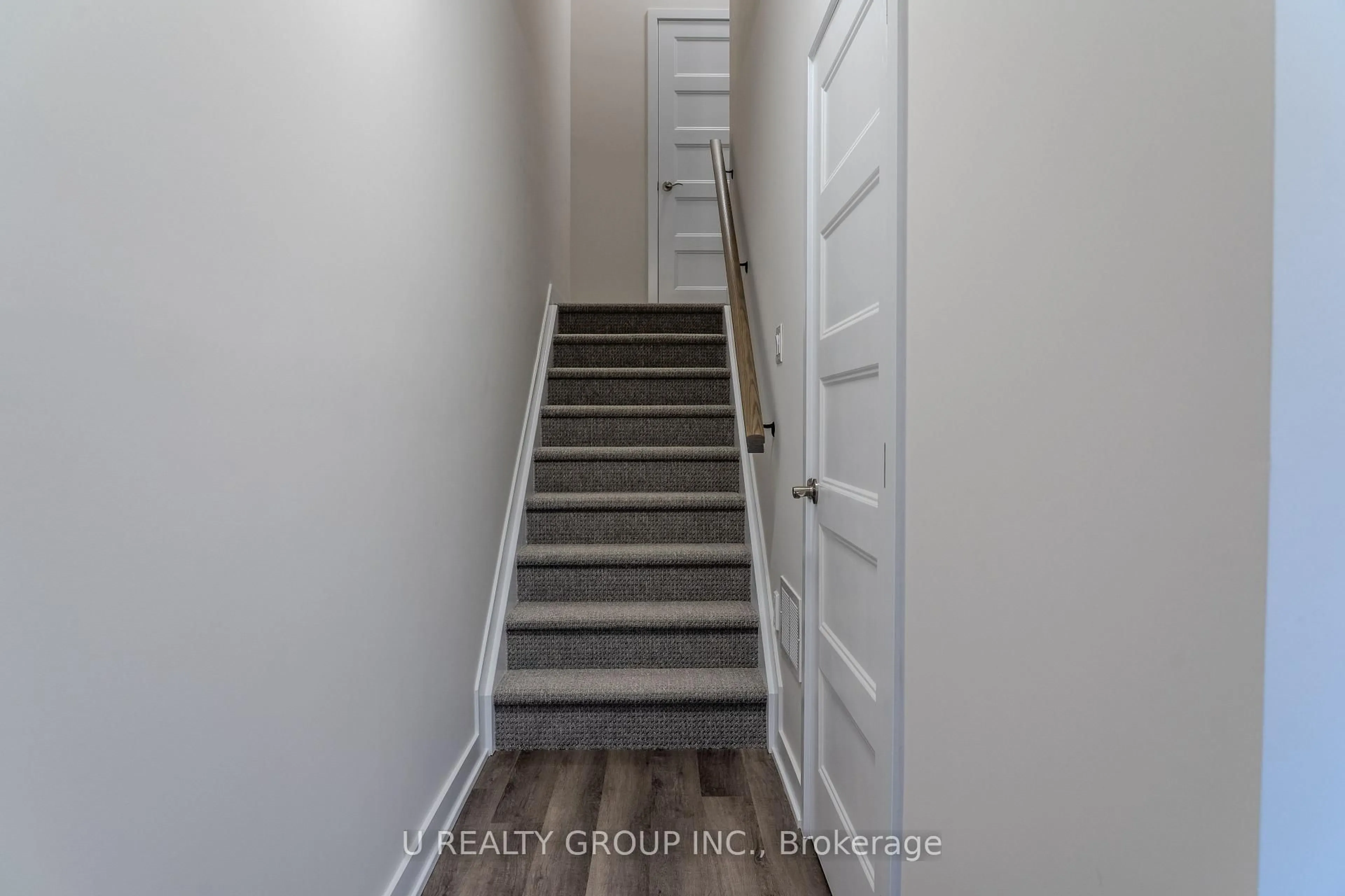 Indoor entryway for 507 Lourmarin Pvt Private, Ottawa Ontario K4A 5M2