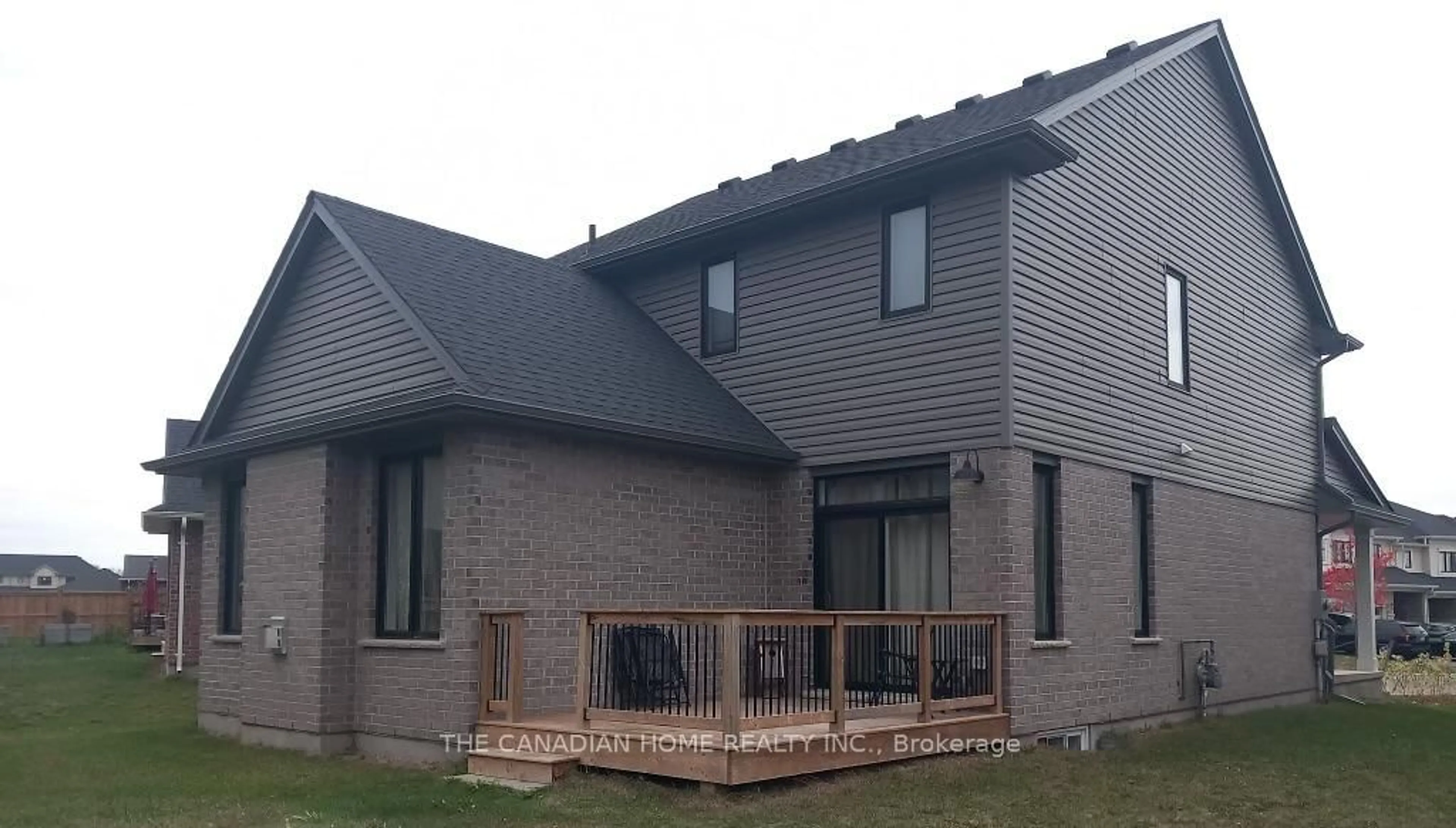 Home with vinyl exterior material, building for 51 Keba Cres, Tillsonburg Ontario N4G 1B5
