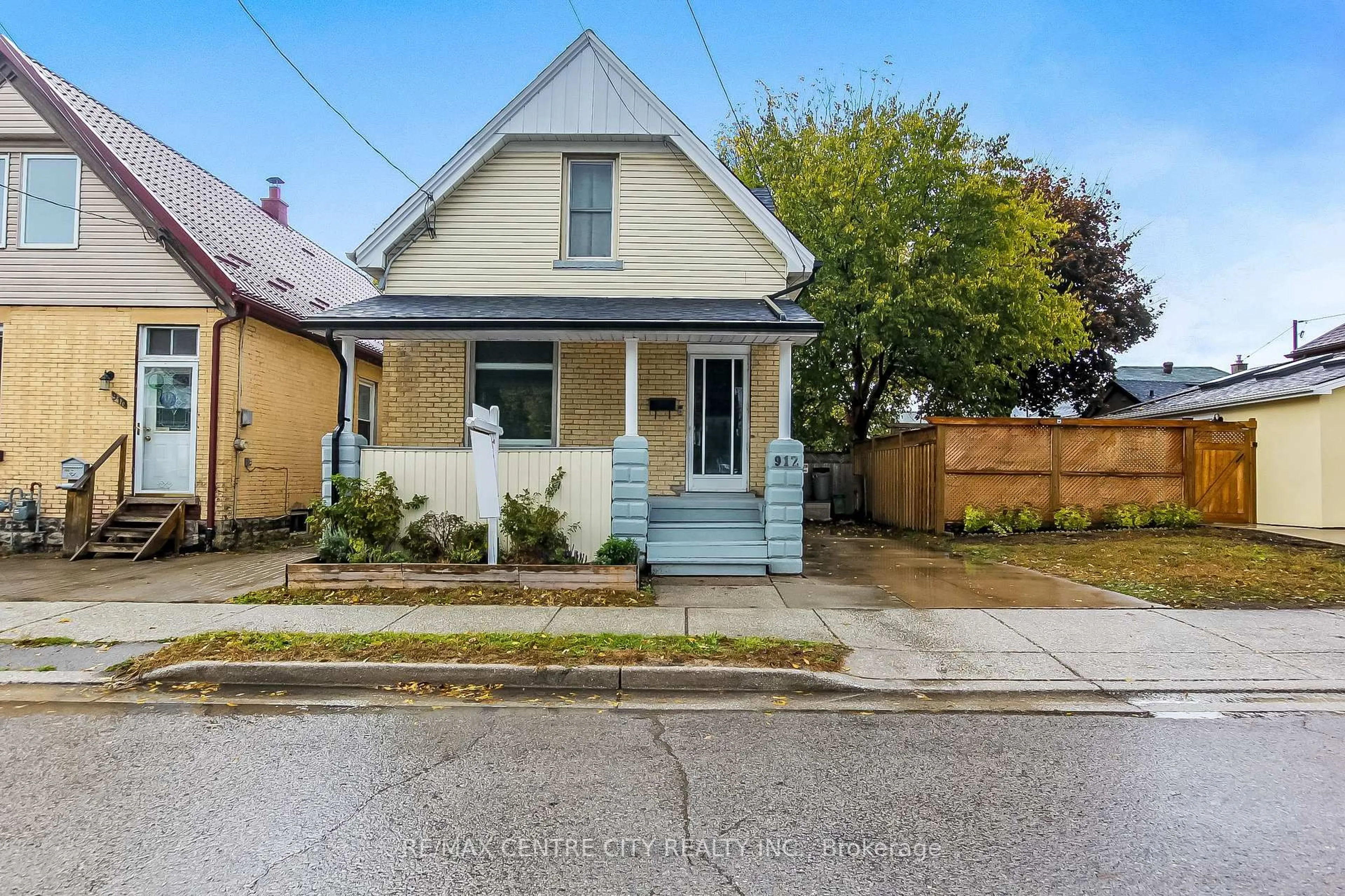 Unknown for 912 Dame St, London East Ontario N5Z 1M4