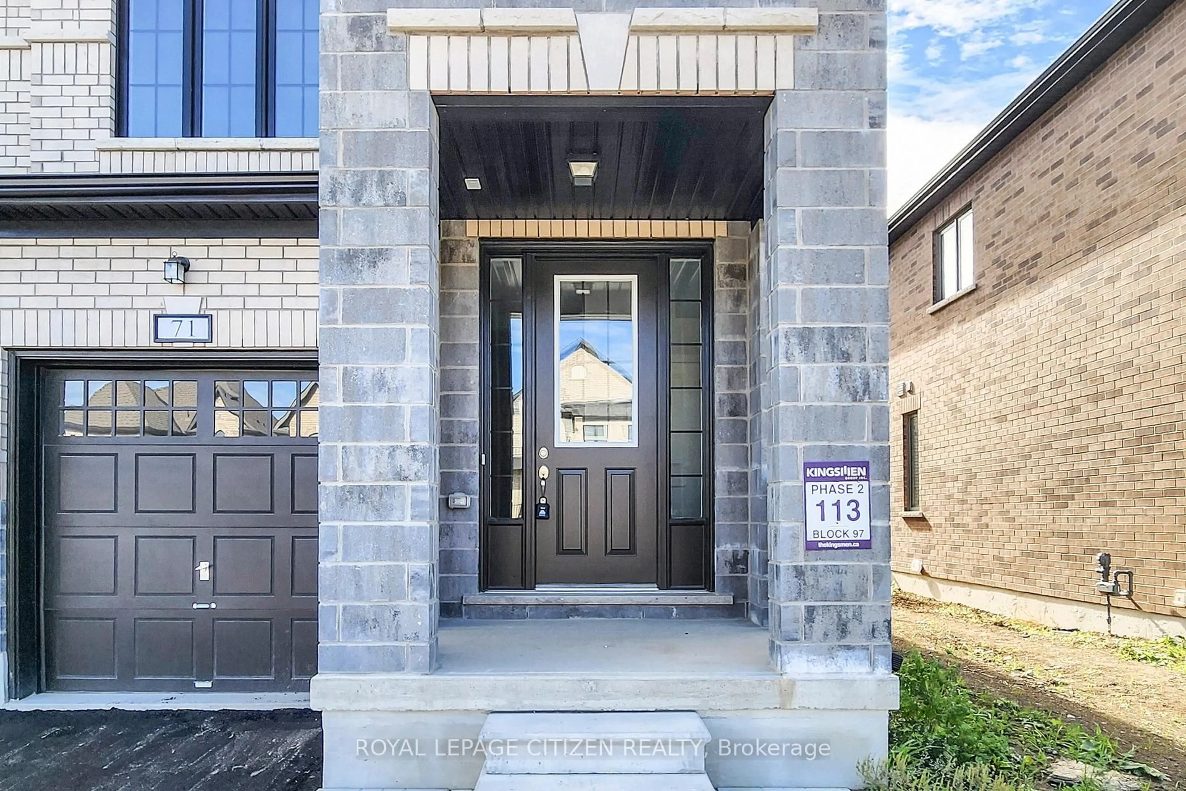 Indoor entryway for 71 Butler Blvd, Kawartha Lakes Ontario K9V 6A9
