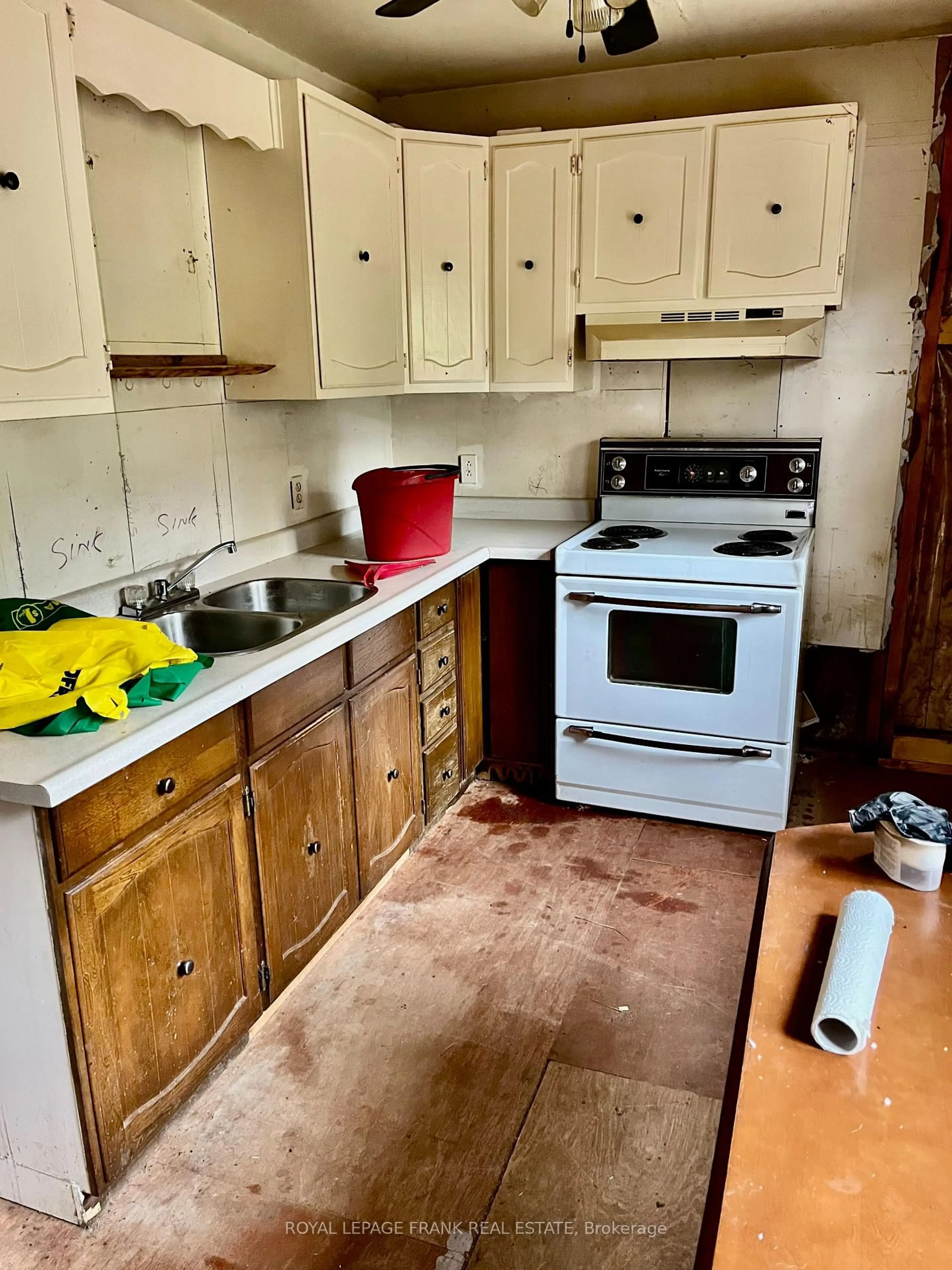 Standard kitchen, unknown for 4 Jackson Rd, Bancroft Ontario K0L 1C0