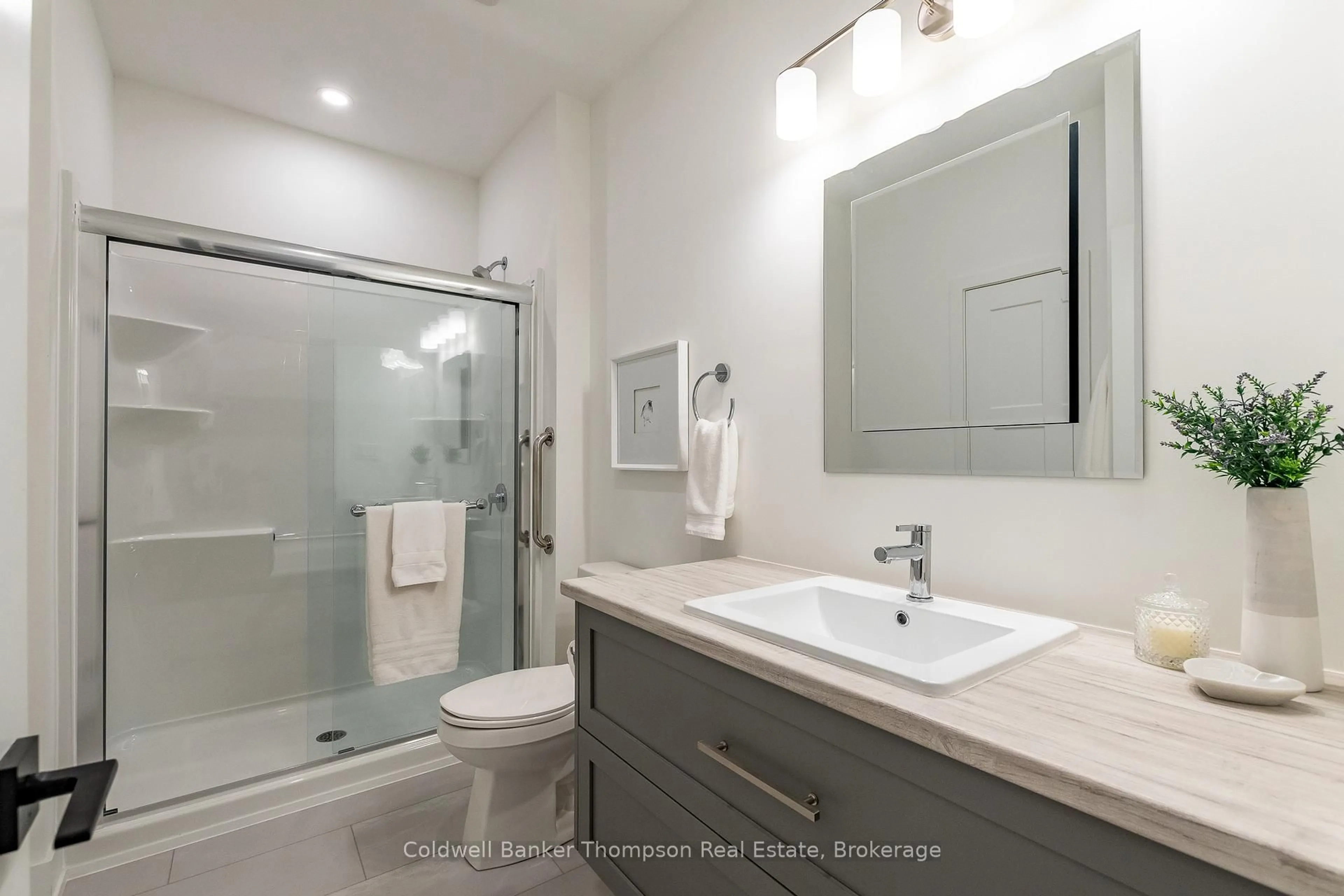 Contemporary bathroom, ceramic/tile floor for 37 Jack St, Huntsville Ontario P1H 0G4
