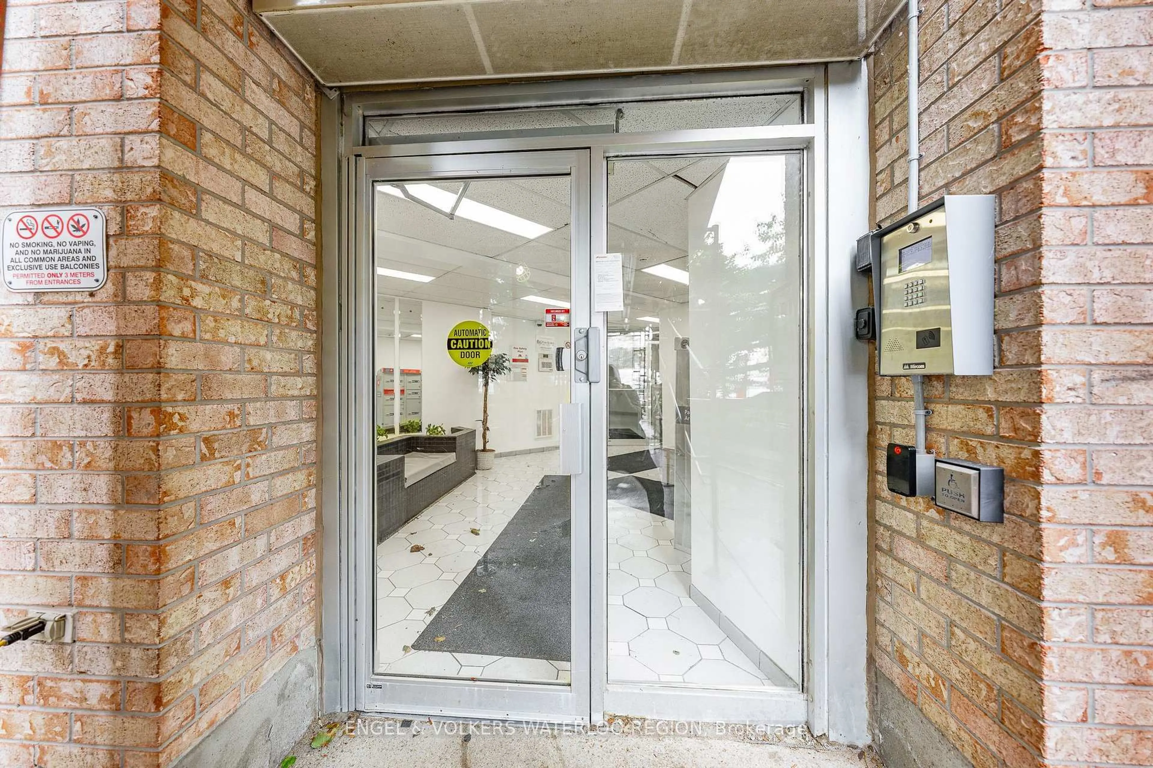 Indoor foyer for 15 Hofstetter Ave #406, Kitchener Ontario N2A 3Z7