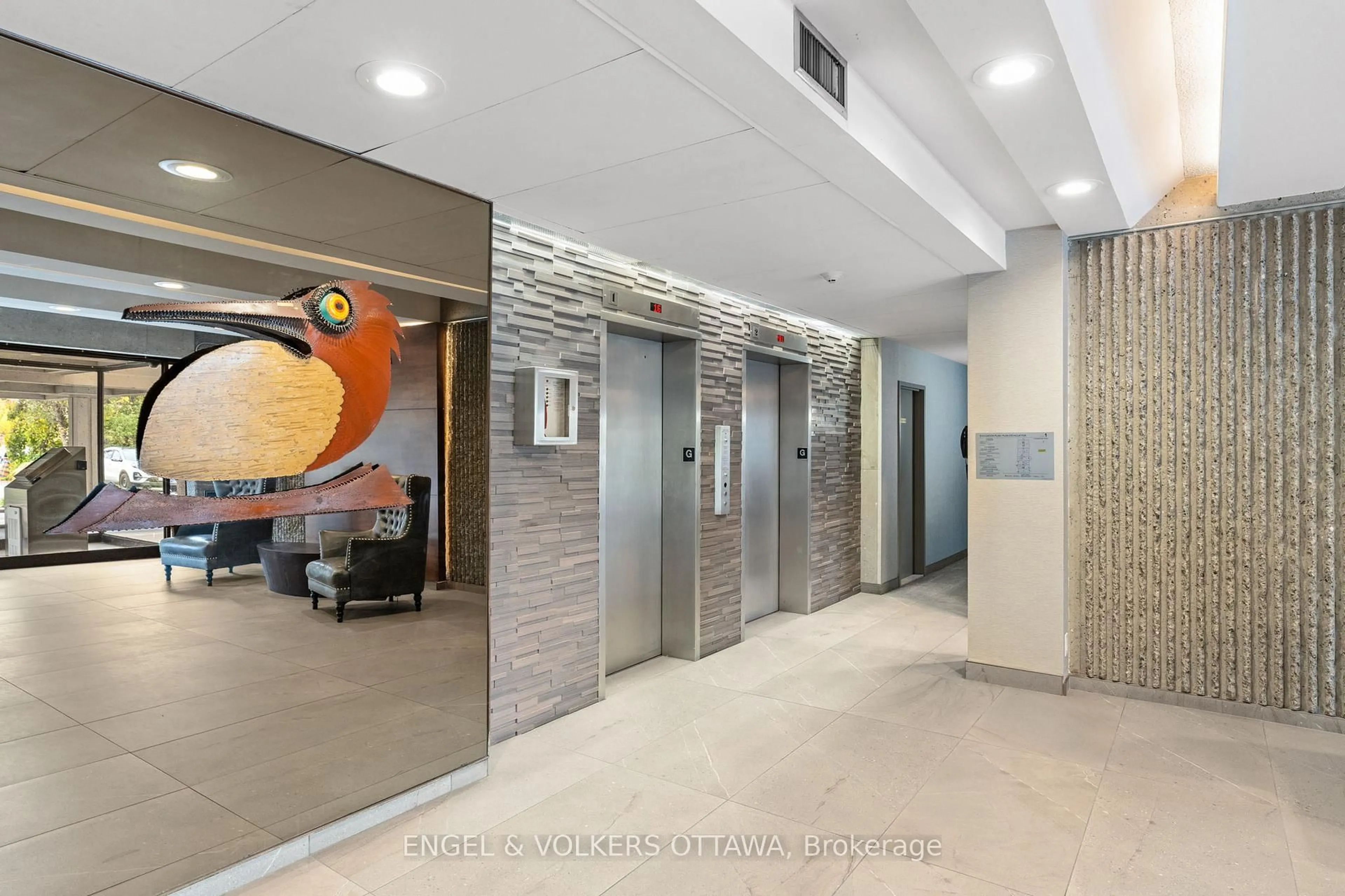 Indoor foyer for 1195 Richmond Rd #1007, Ottawa Ontario K2B 8E4