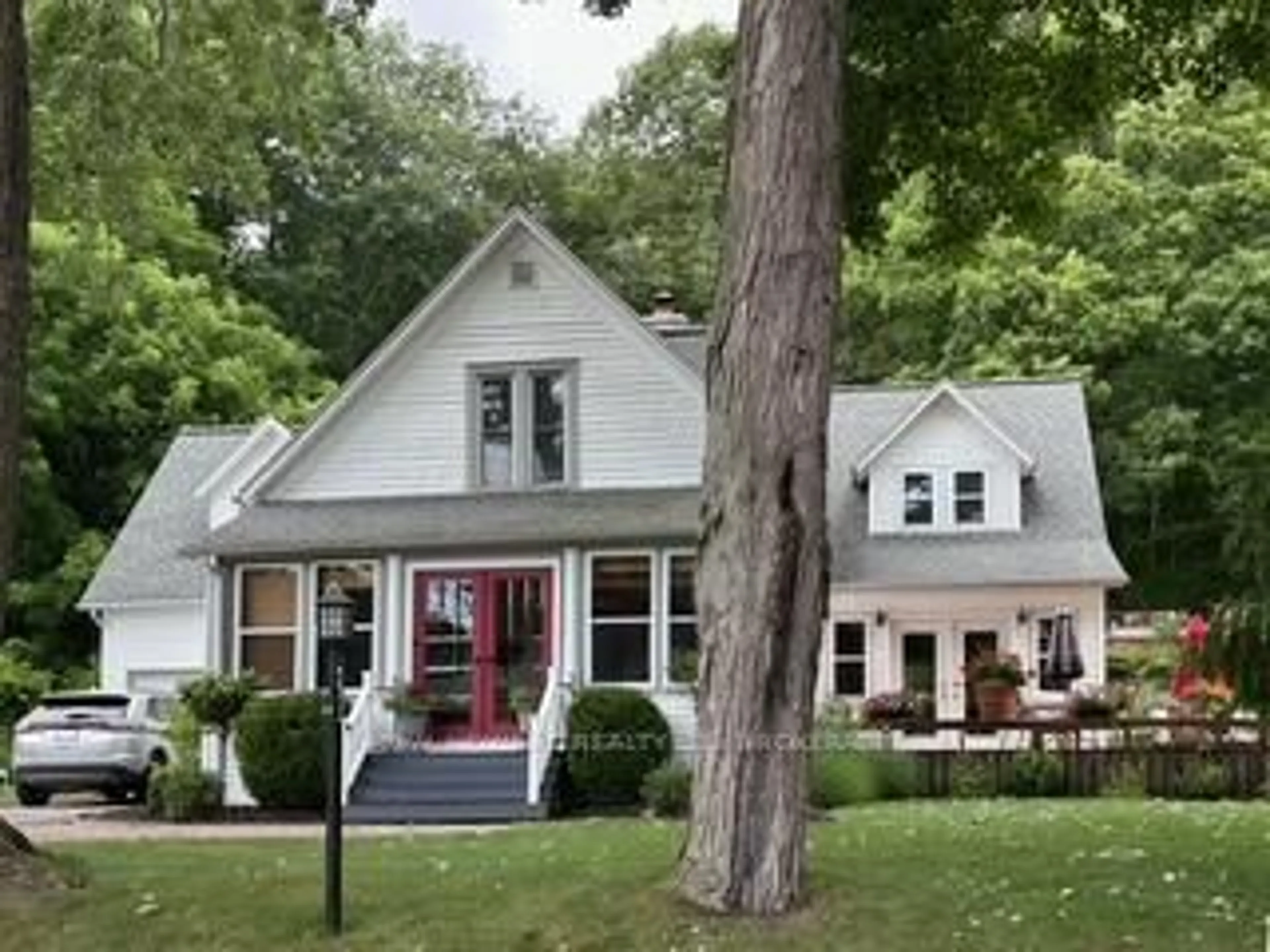 Home with vinyl exterior material, street for 4912 Brown Rd, Fort Erie Ontario L0S 1N0