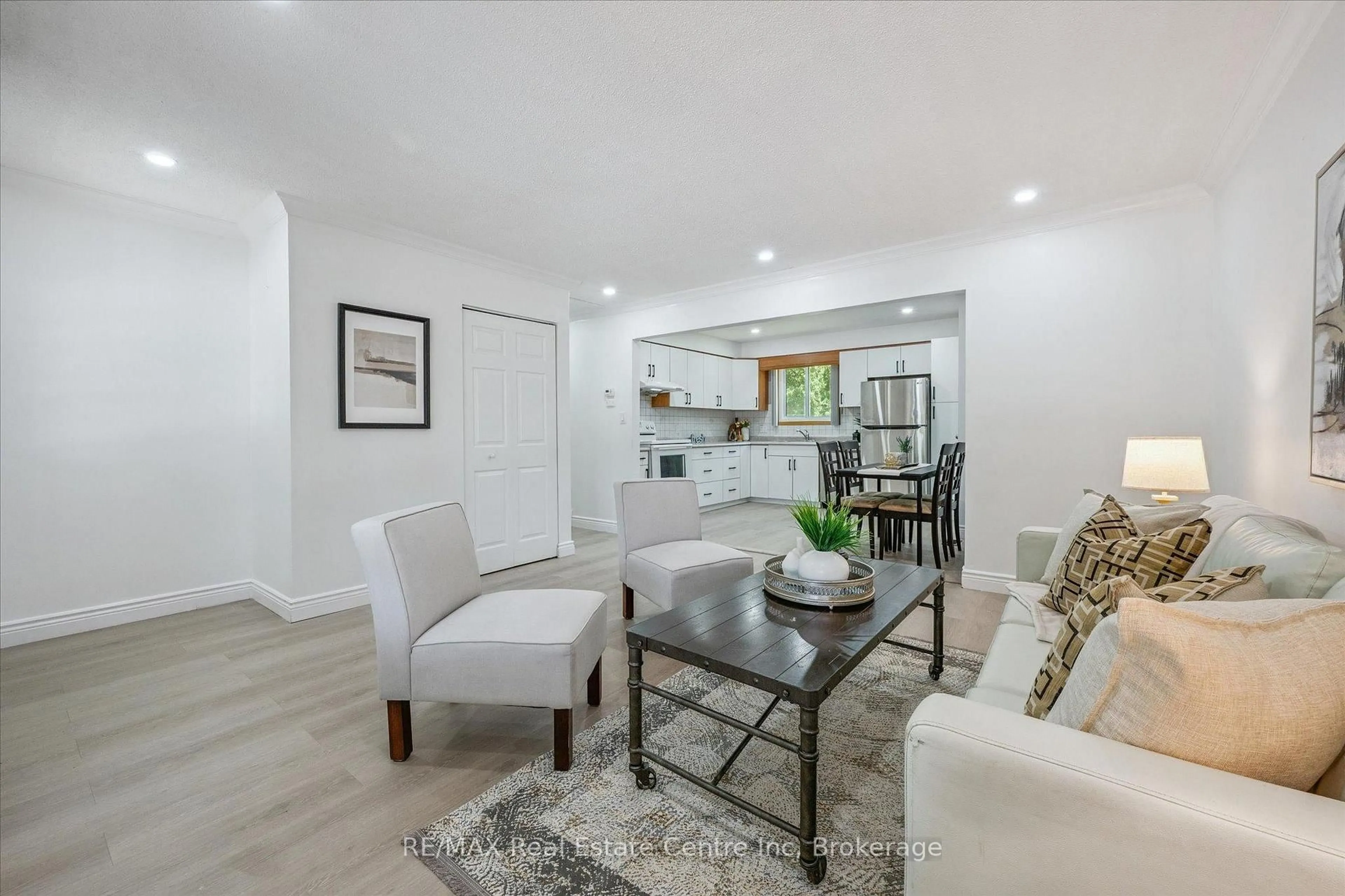 Living room with furniture, unknown for 72 Ferndale Ave, Guelph Ontario N1E 1B5