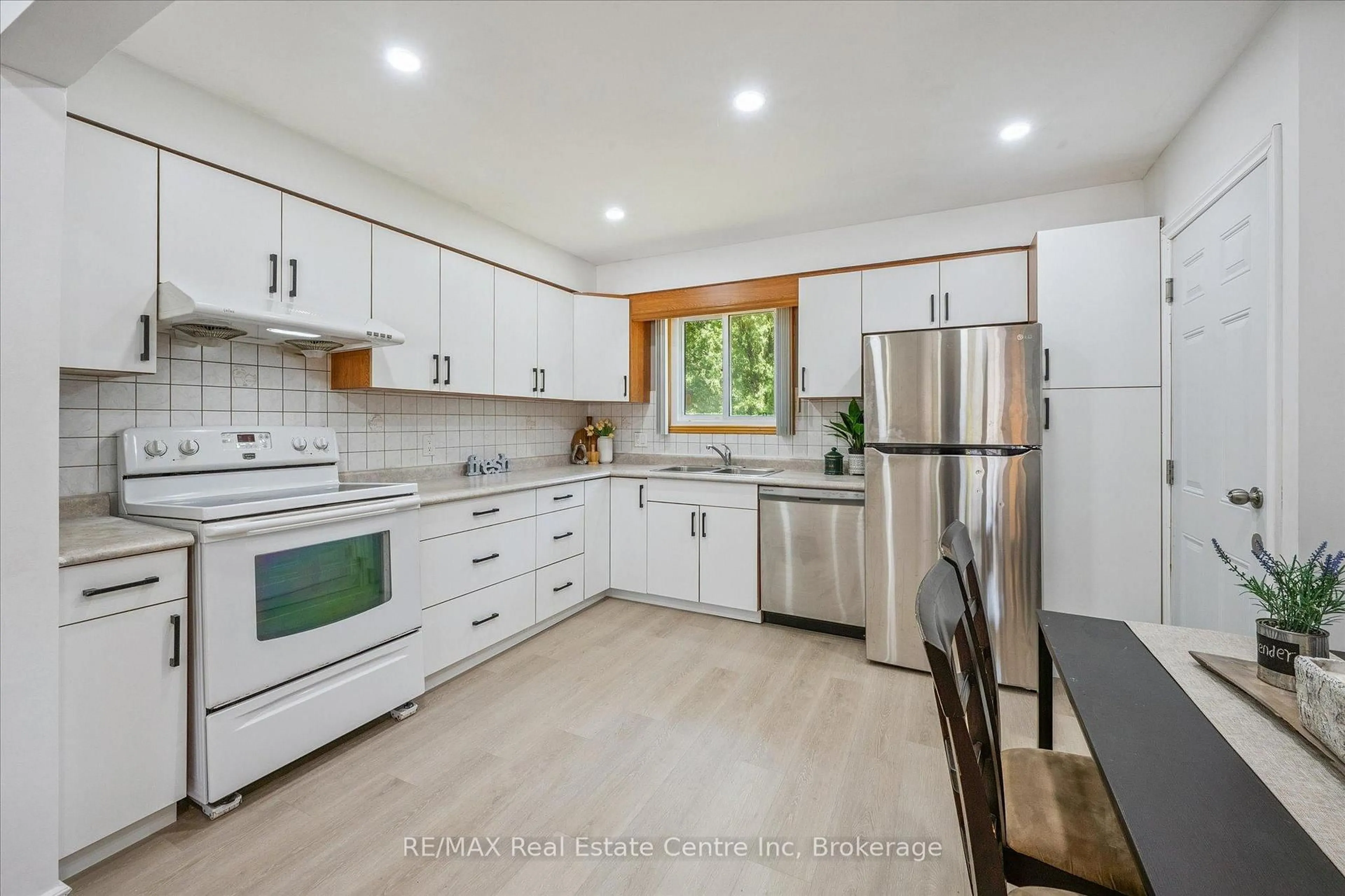 Open concept kitchen, unknown for 72 Ferndale Ave, Guelph Ontario N1E 1B5