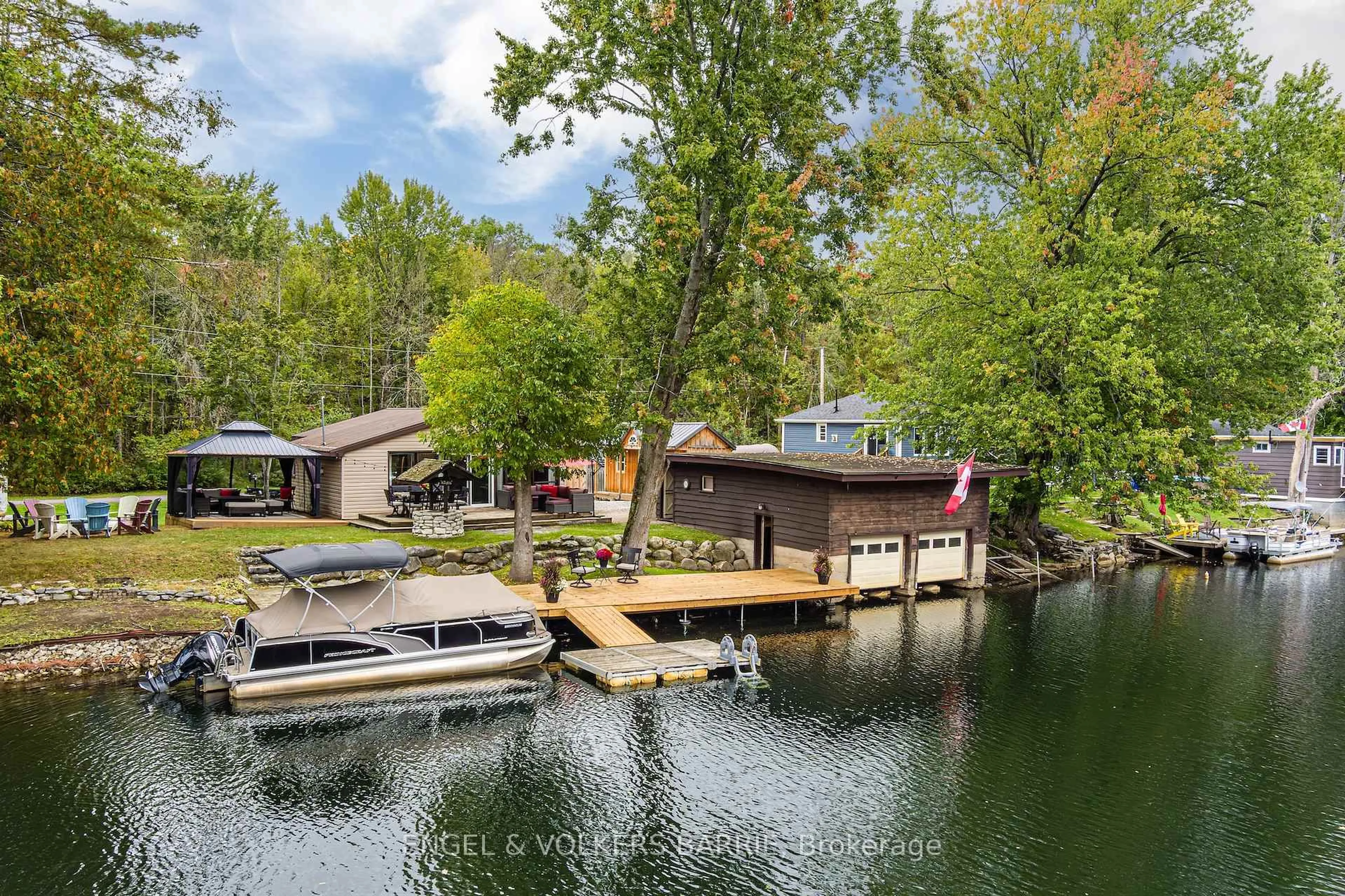 A pic from outside/outdoor area/front of a property/back of a property/a pic from drone, water/lake/river/ocean view for 1123 Severn River Rd, Gravenhurst Ontario P0E 1N0