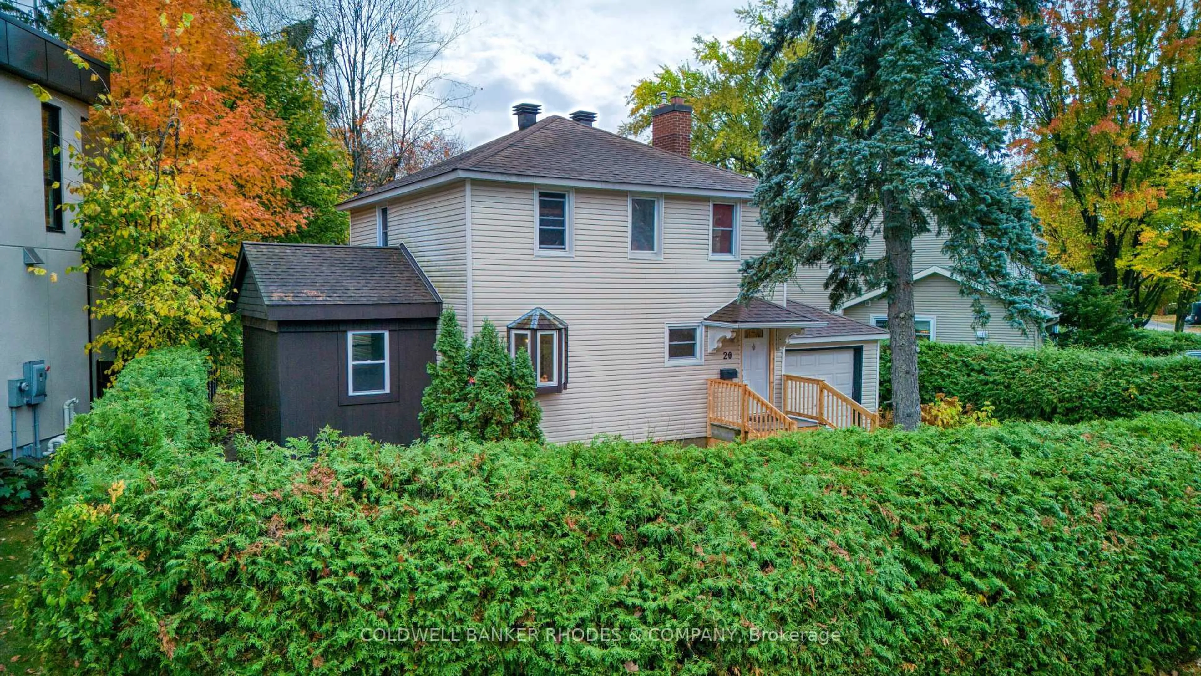 A pic from outside/outdoor area/front of a property/back of a property/a pic from drone, street for 20 Bedford Cres, Ottawa Ontario K1K 0E4