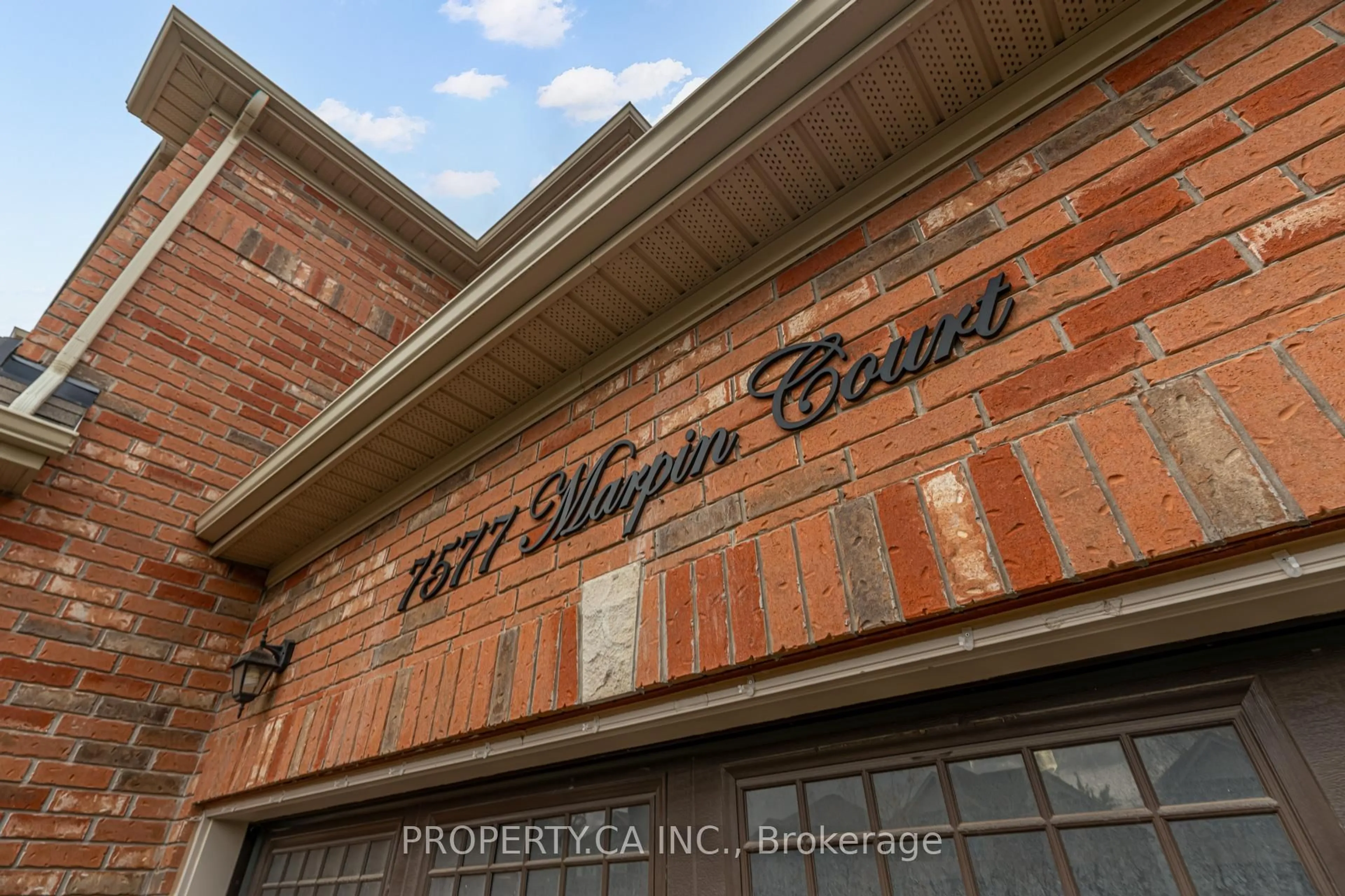 Home with brick exterior material, building for 7577 Marpin Crt, Niagara Falls Ontario L2H 0P3