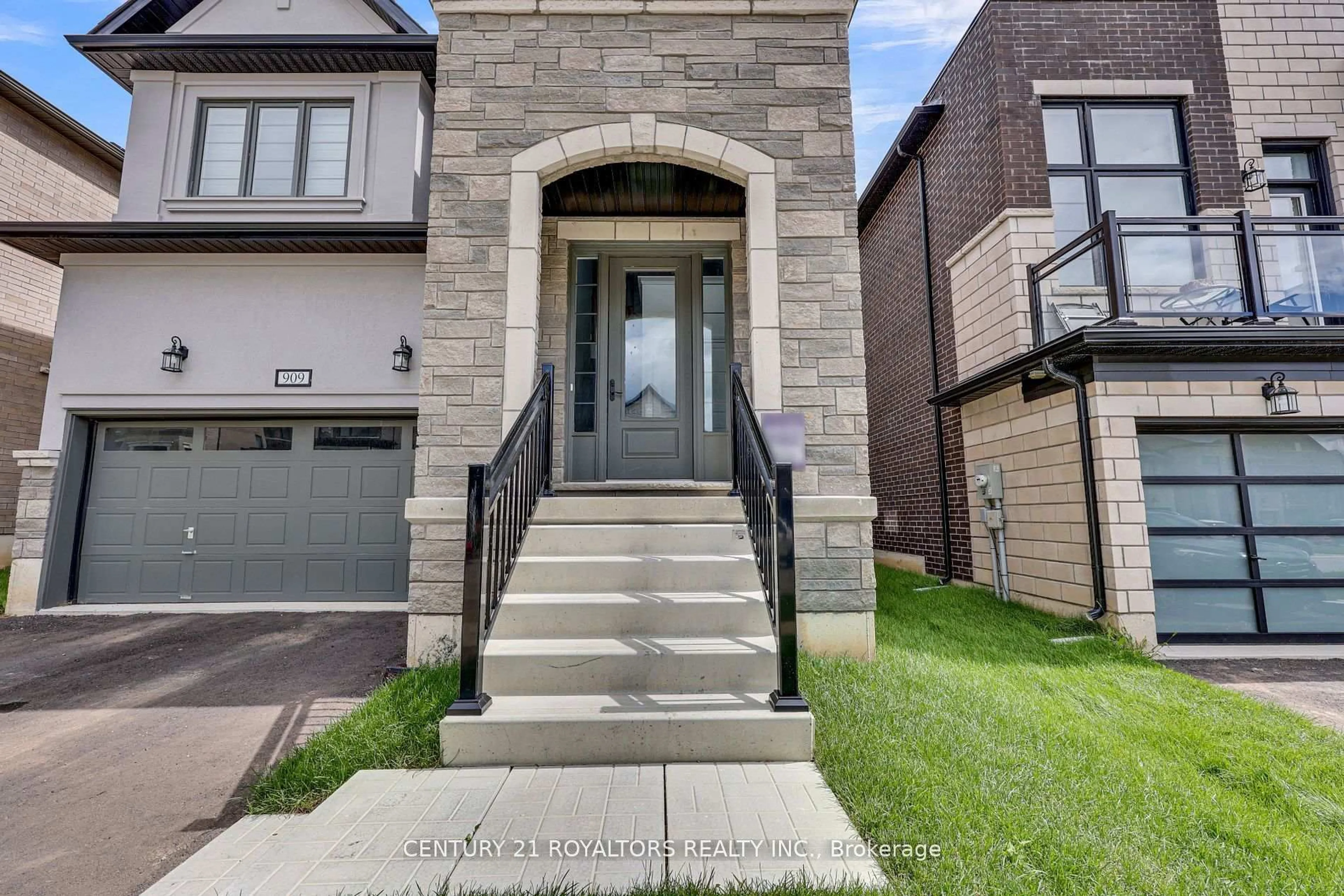 Home with brick exterior material, street for 909 Knights Lane, Woodstock Ontario N4T 0P7