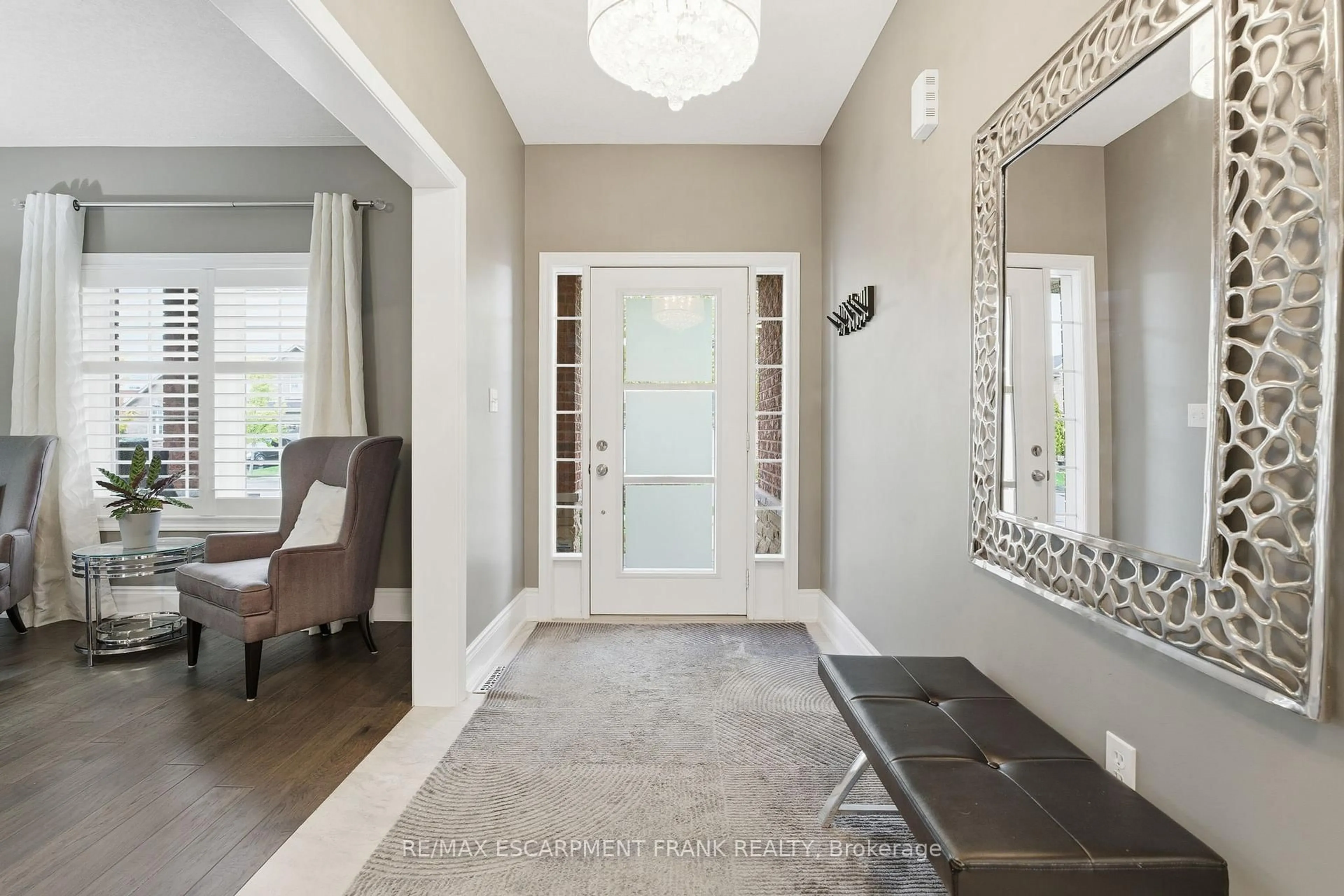 Indoor entryway for 12 Hannon Cres, Hamilton Ontario L0R 1P0