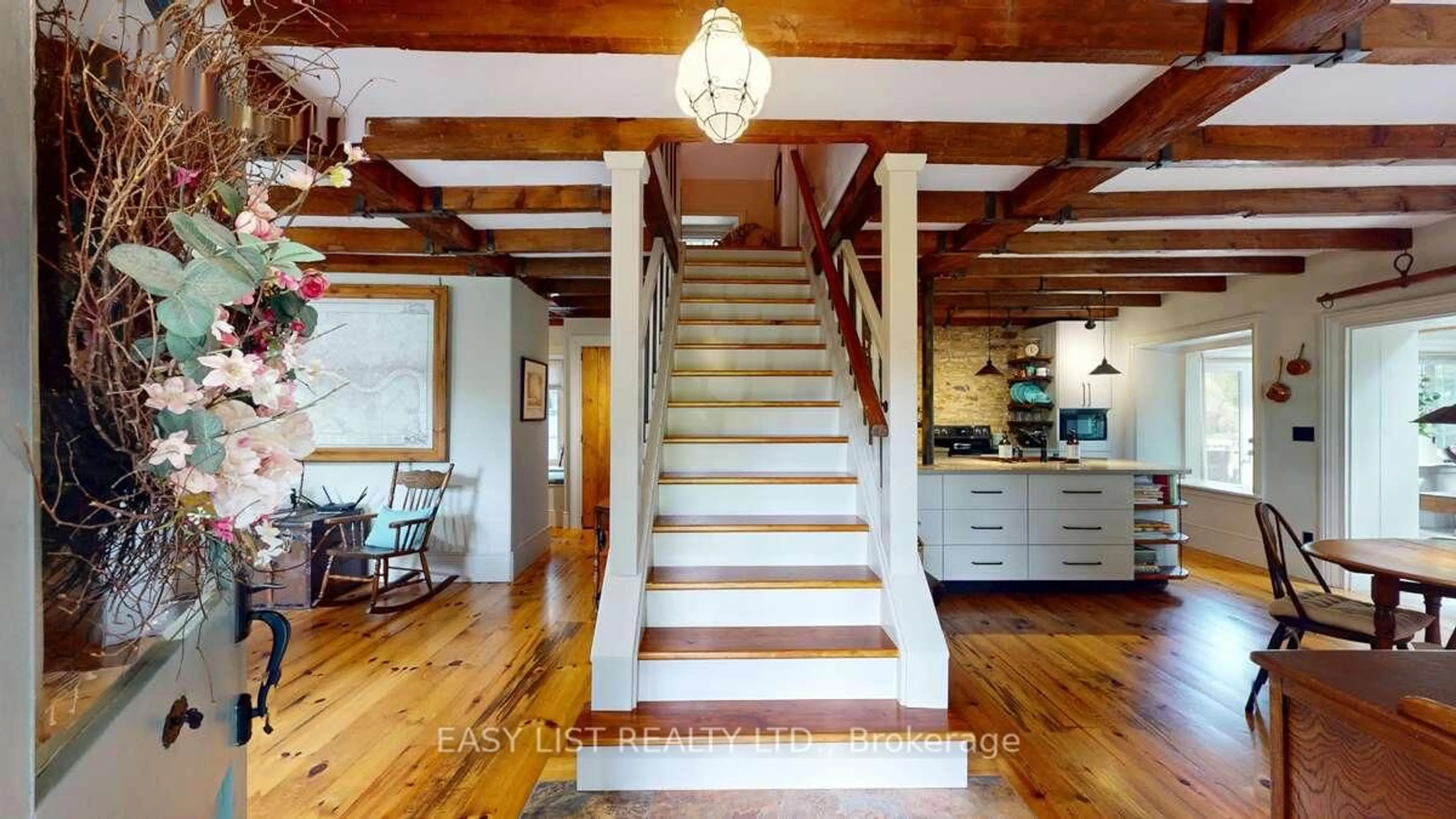 Indoor foyer for 3224 County Road 27, Elizabethtown-Kitley Ontario K0E 1M0