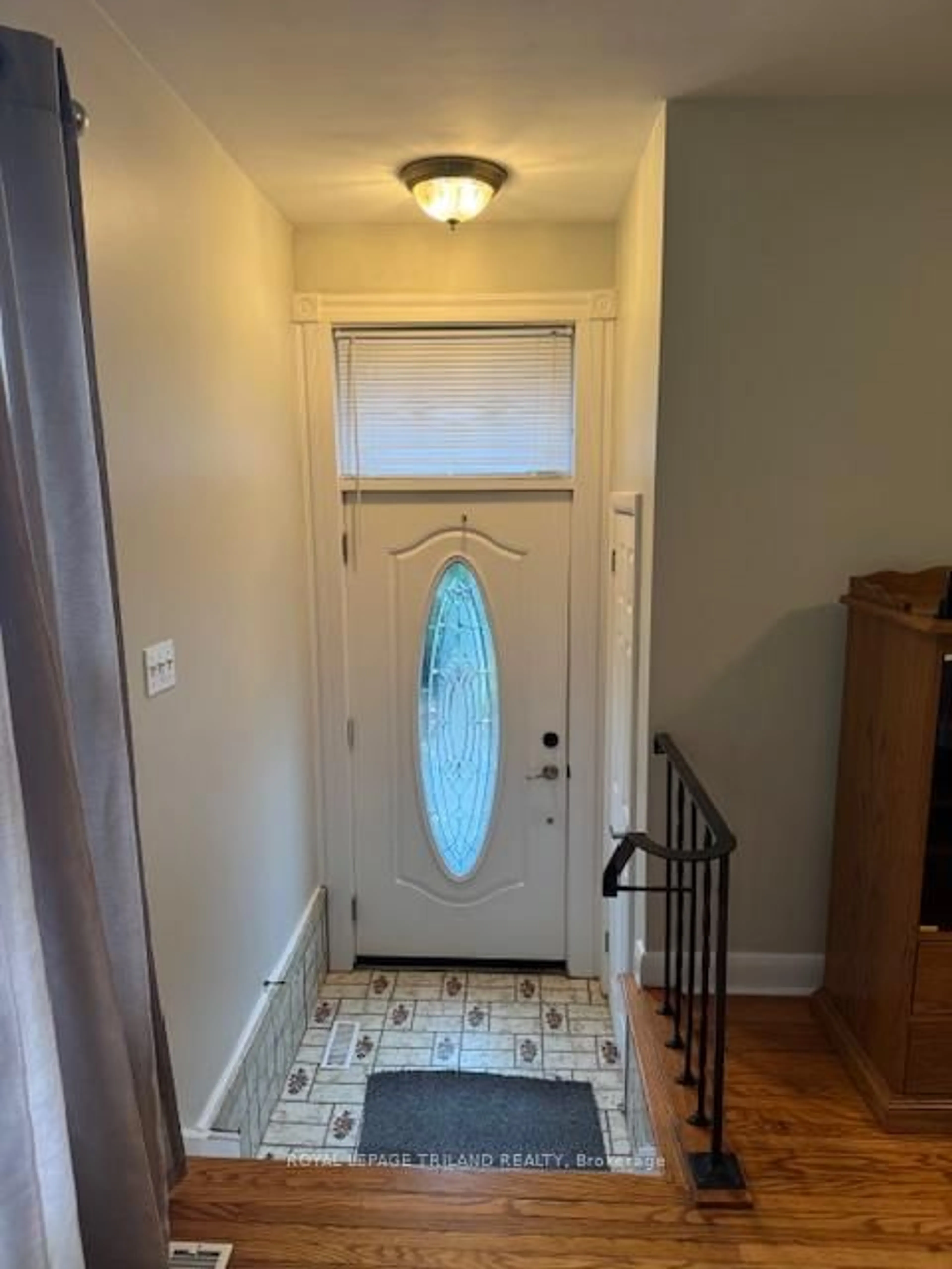 Indoor entryway for 1938 Royal Cres, London East Ontario N5V 1N7