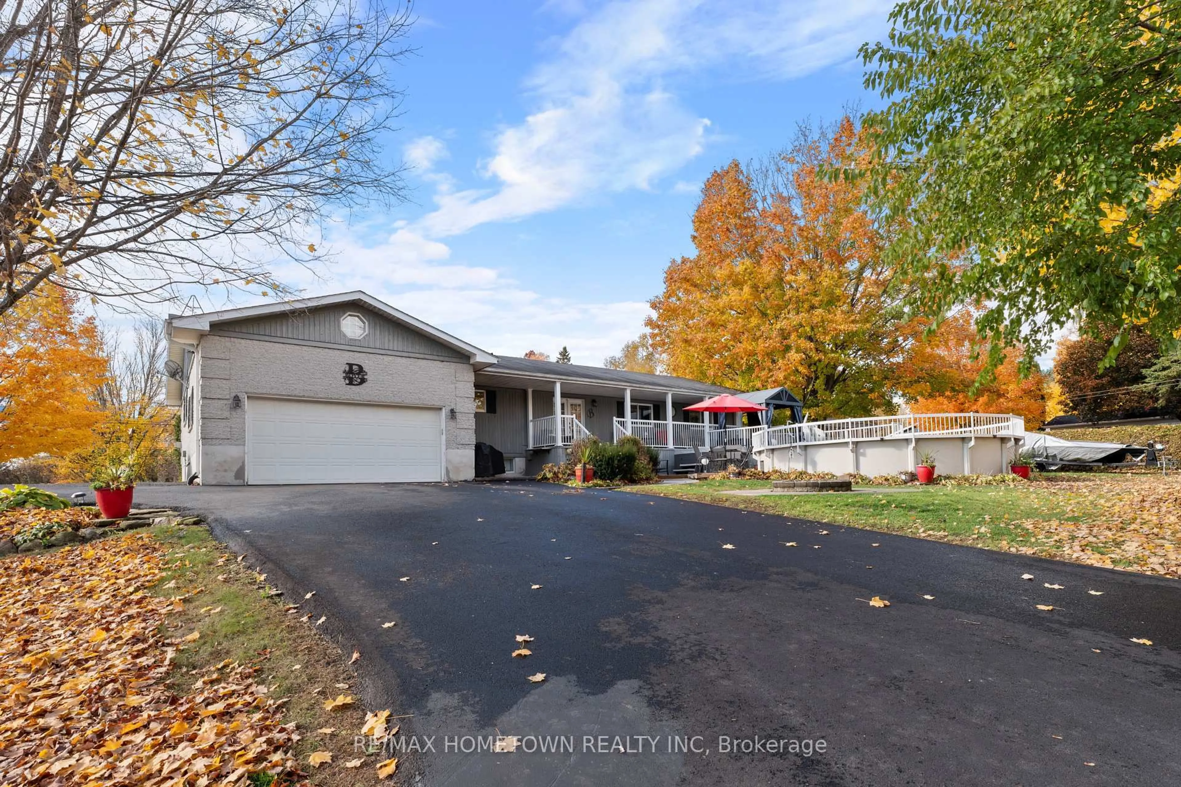 A pic from outside/outdoor area/front of a property/back of a property/a pic from drone, street for 4432 Murray Rd, Brockville Ontario K6V 5T4