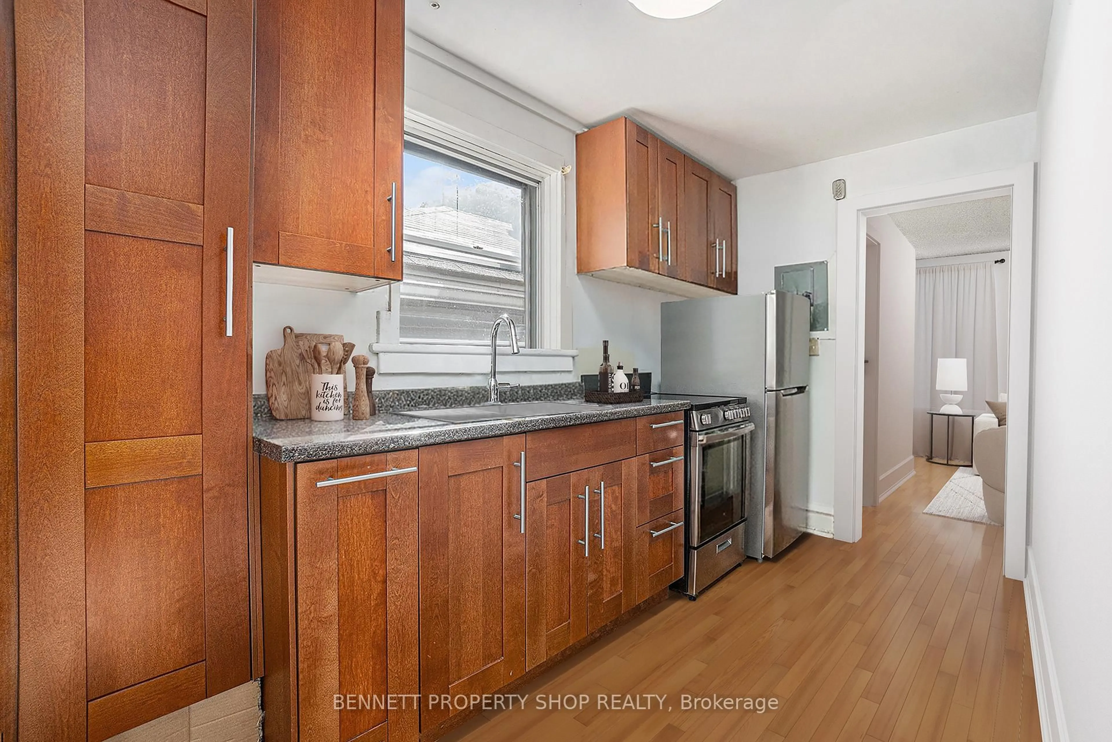 Standard kitchen, unknown for 51 Smirle Ave, Ottawa Ontario K1Y 0S2