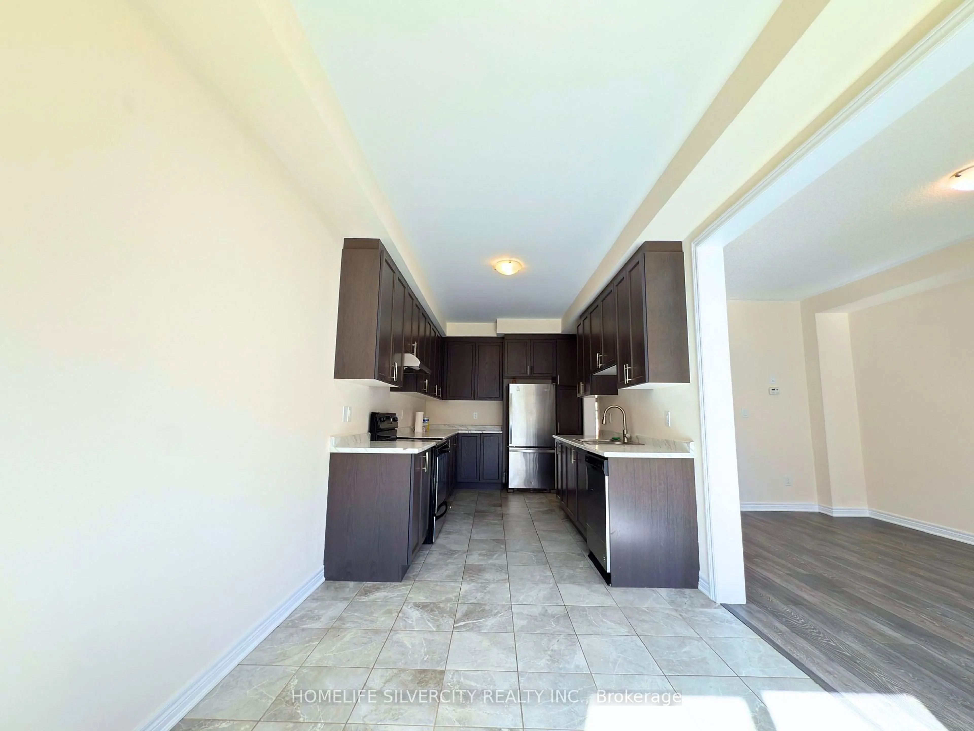 Open concept kitchen, ceramic/tile floor for 35 Sparkle Dr, Thorold Ontario L2V 0H2