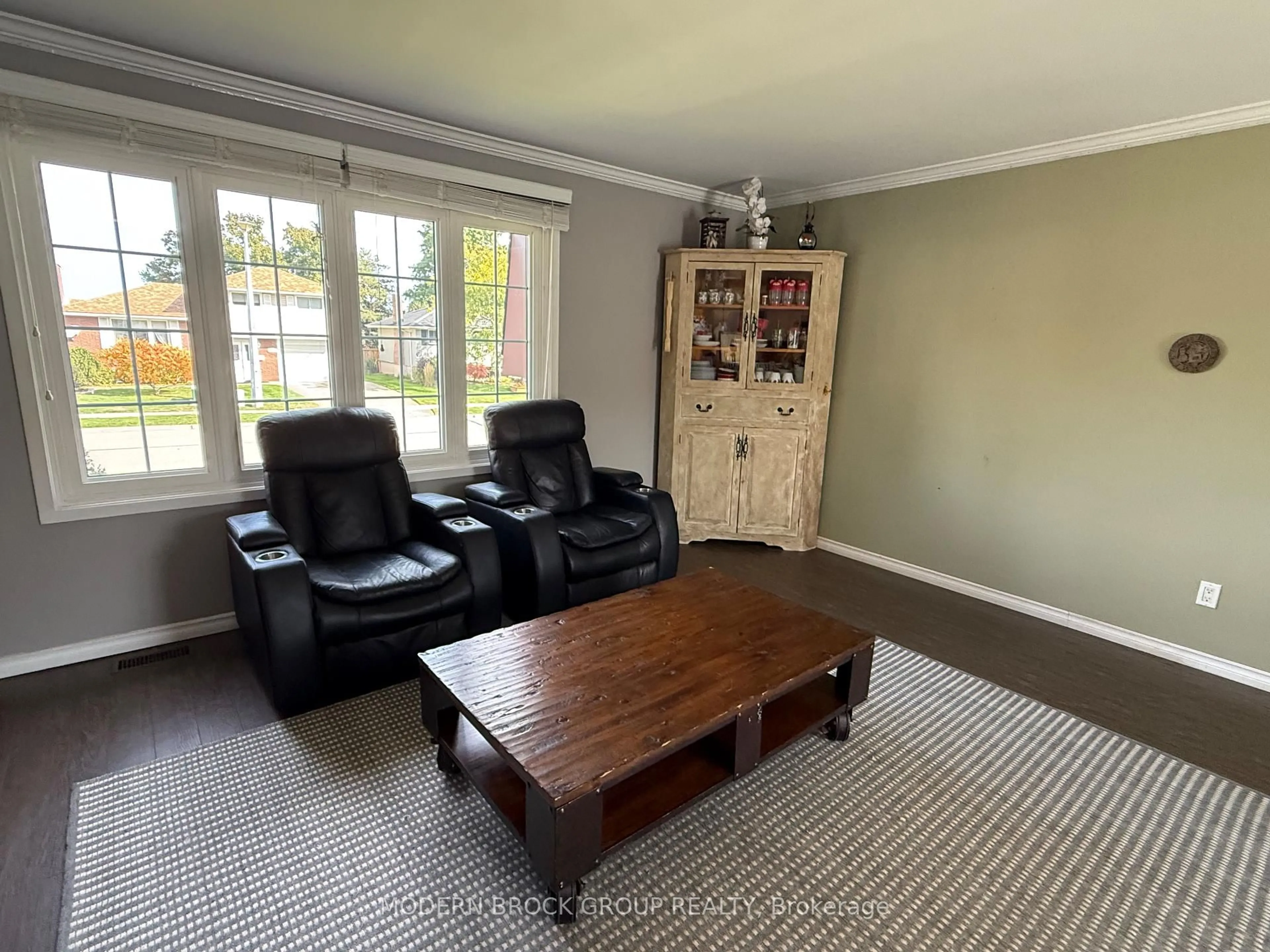 Living room with furniture, unknown for 1350 Linden Cres, Brockville Ontario K6V 6B6
