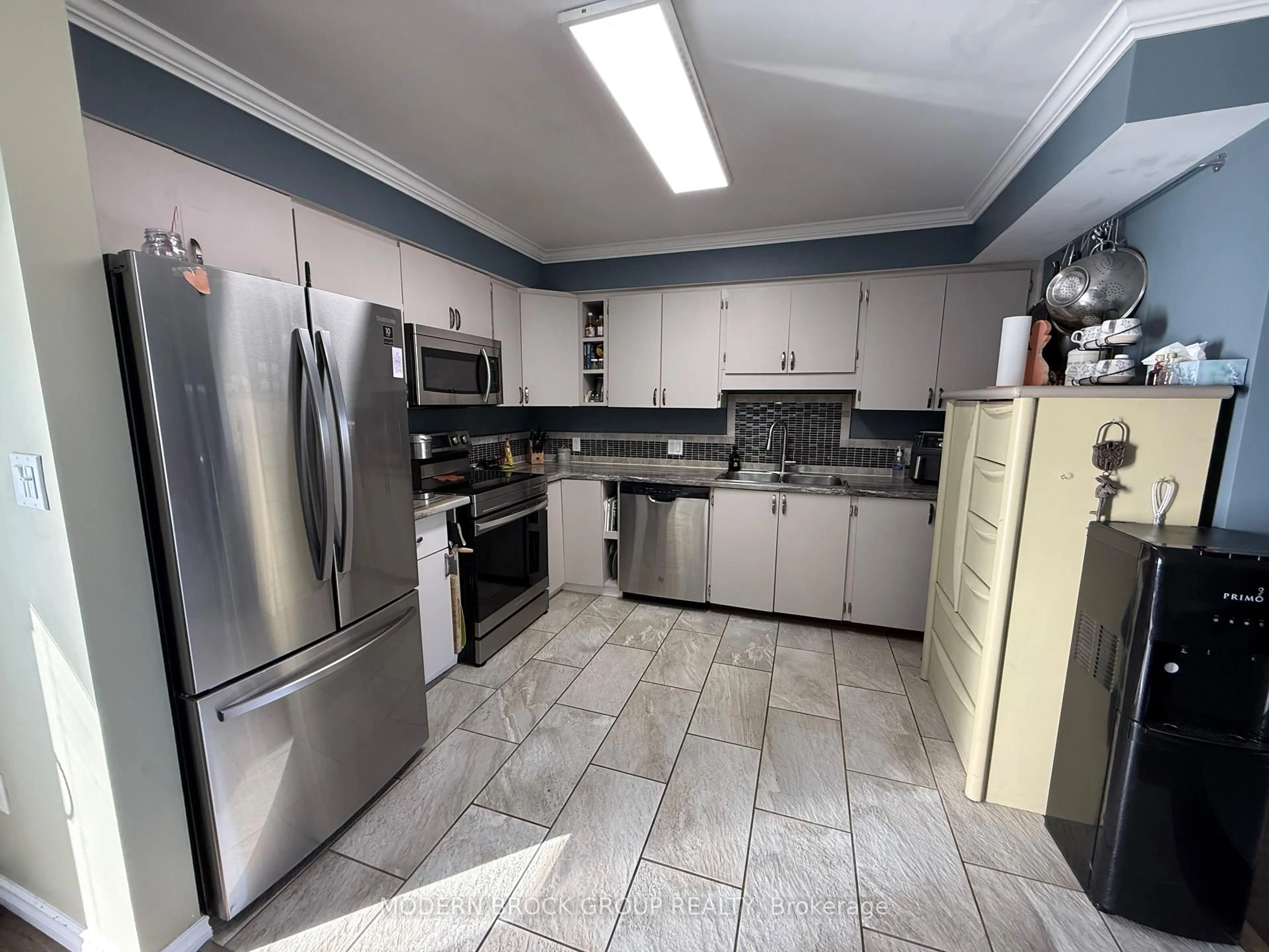 Standard kitchen, ceramic/tile floor for 1350 Linden Cres, Brockville Ontario K6V 6B6