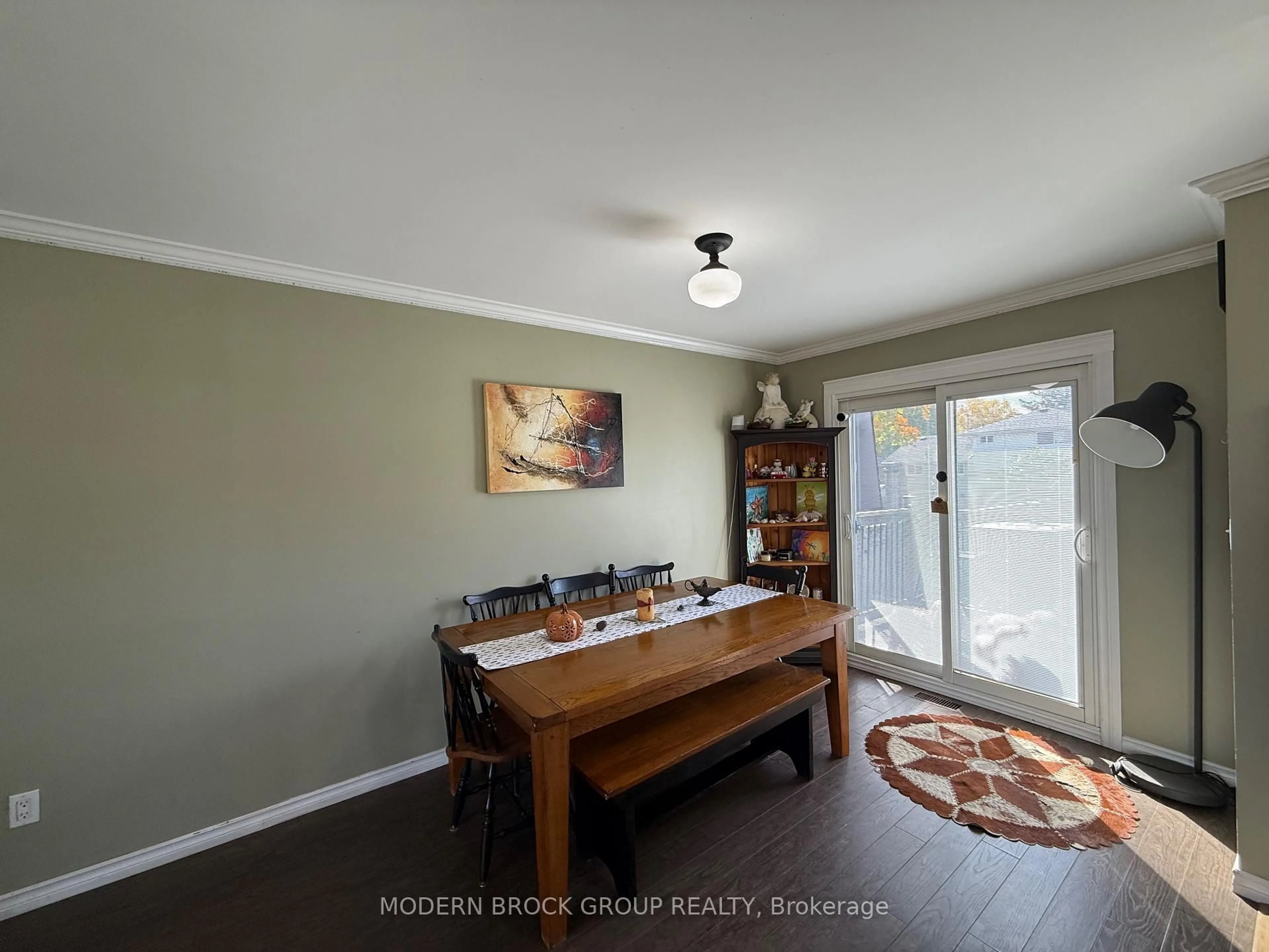 Dining room, wood/laminate floor for 1350 Linden Cres, Brockville Ontario K6V 6B6