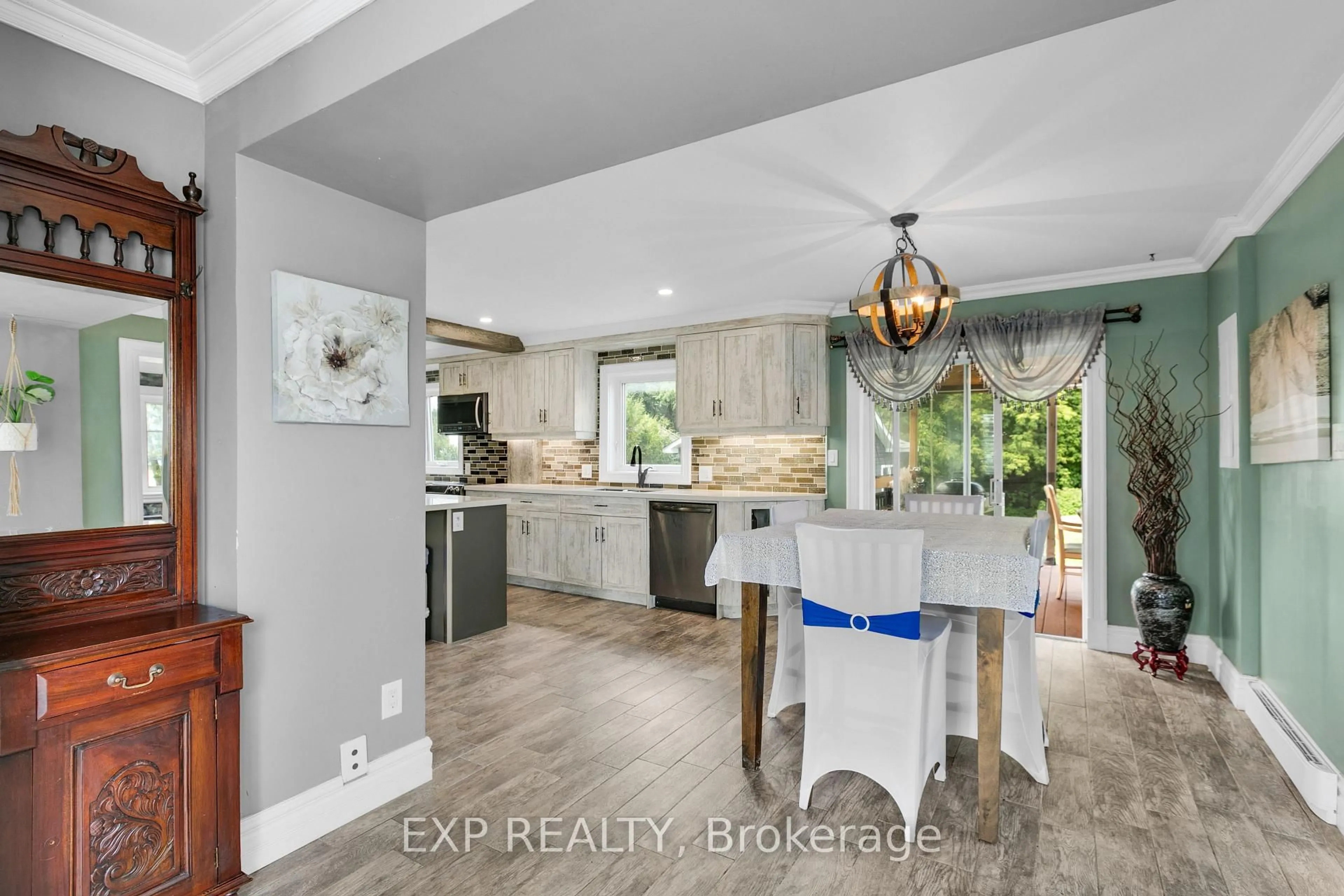 Open concept kitchen, ceramic/tile floor for 891 Lacroix Rd, Clarence-Rockland Ontario K0A 2A0