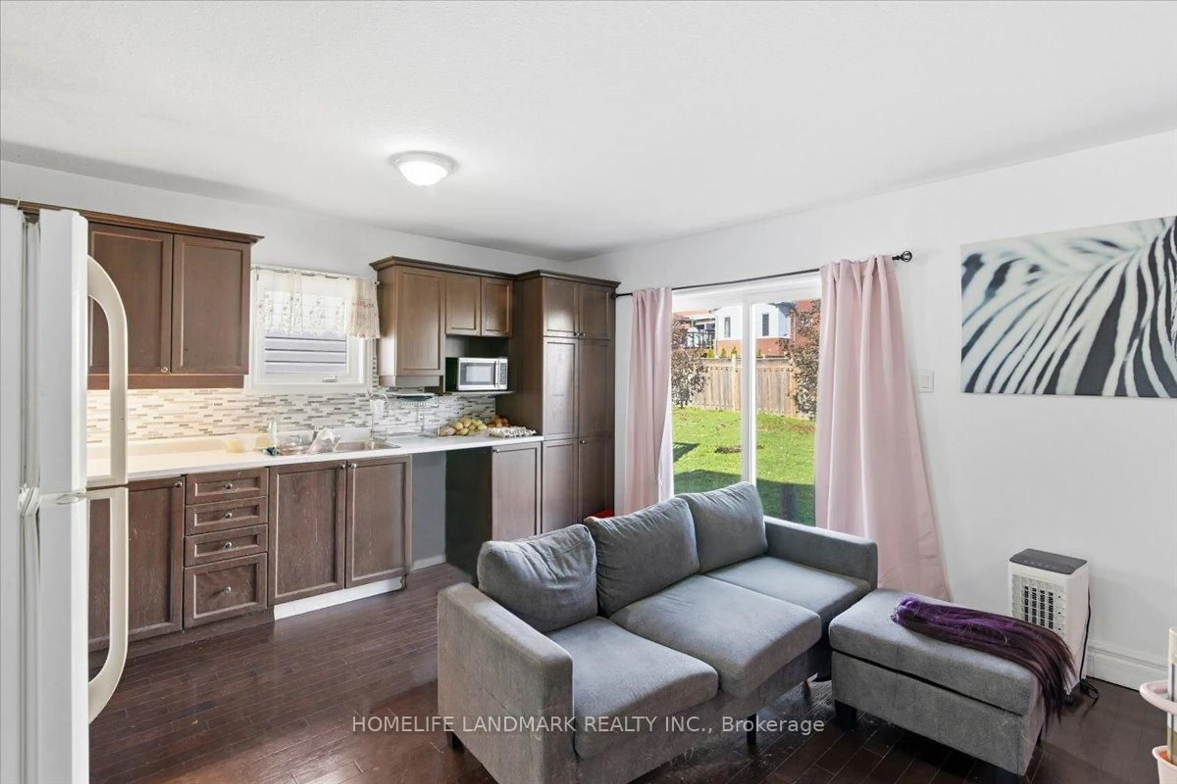 Open concept kitchen, unknown for 352 Blacksmith Way, Peterborough Ontario K9L 0B4