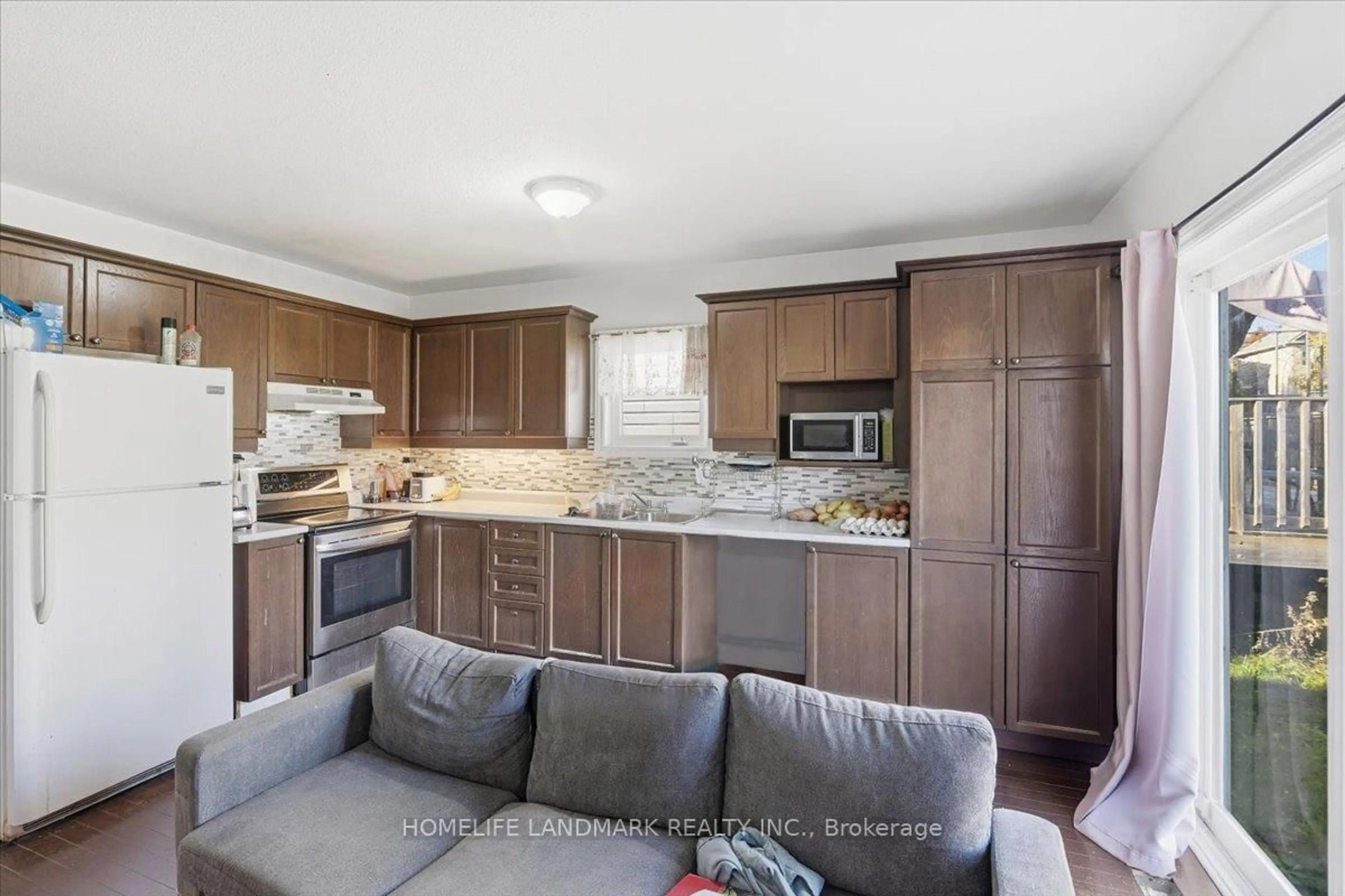 Open concept kitchen, ceramic/tile floor for 352 Blacksmith Way, Peterborough Ontario K9L 0B4
