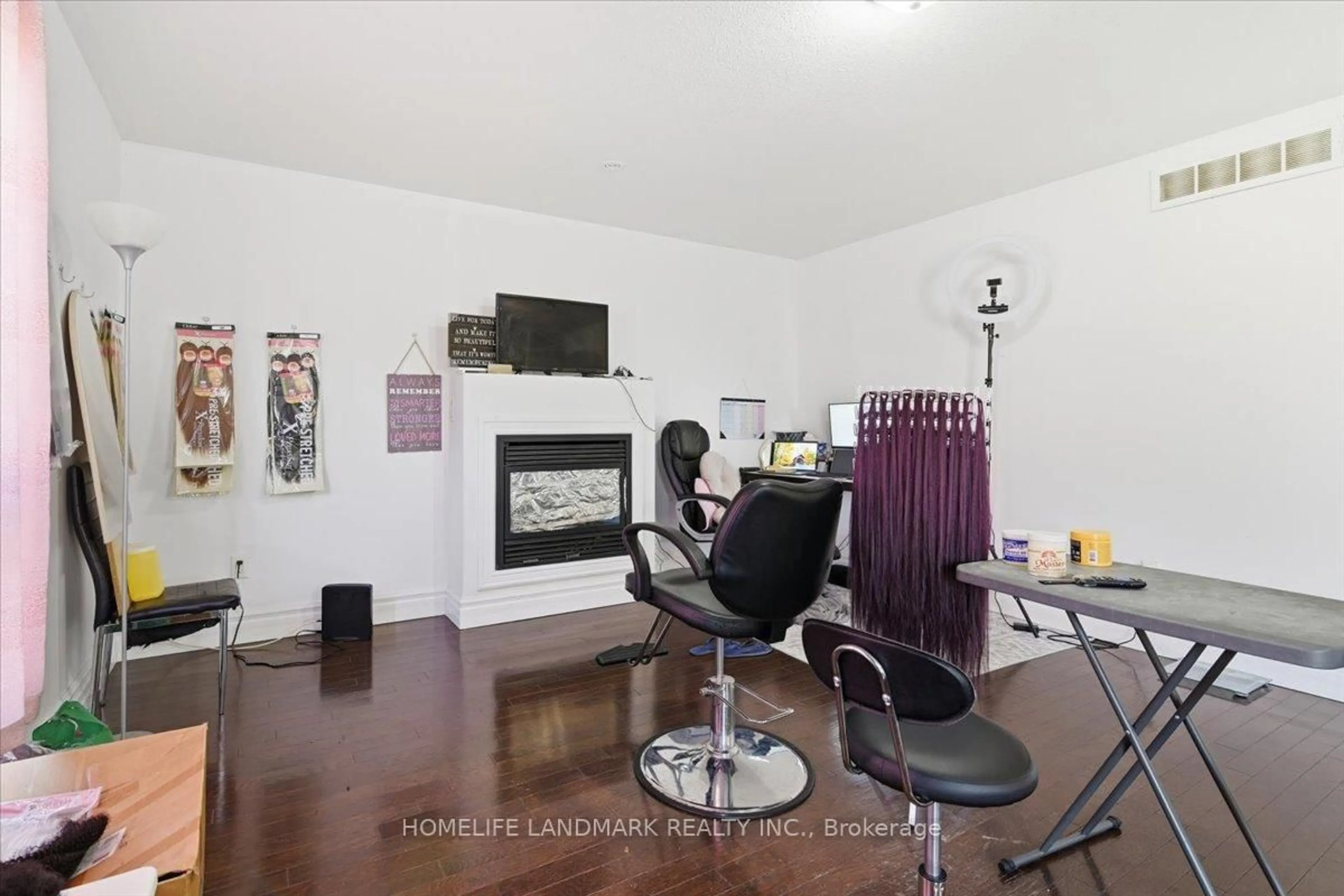 A pic of a room for 352 Blacksmith Way, Peterborough Ontario K9L 0B4