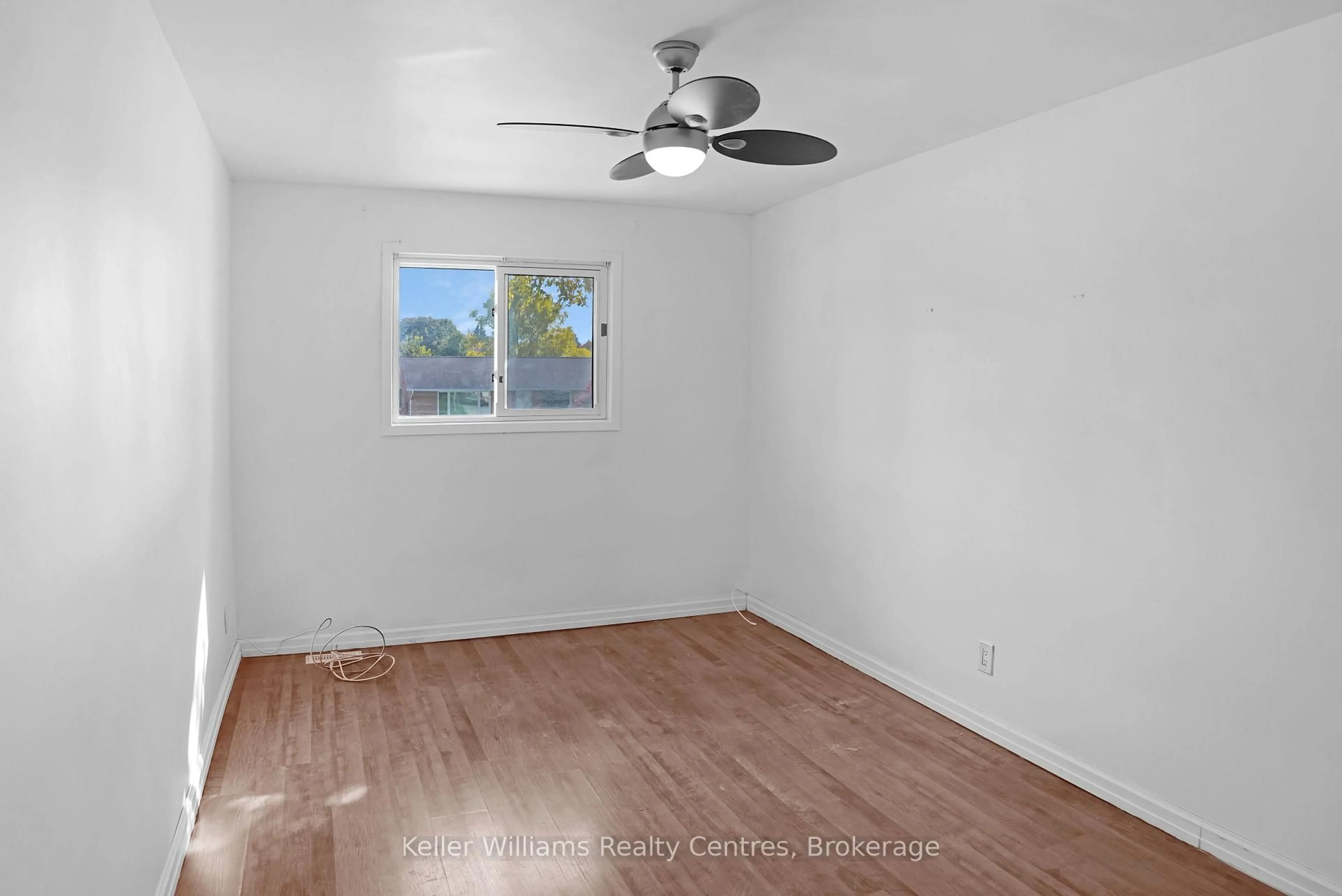 A pic of a room for 470 7th St, Hanover Ontario N4N 2J4