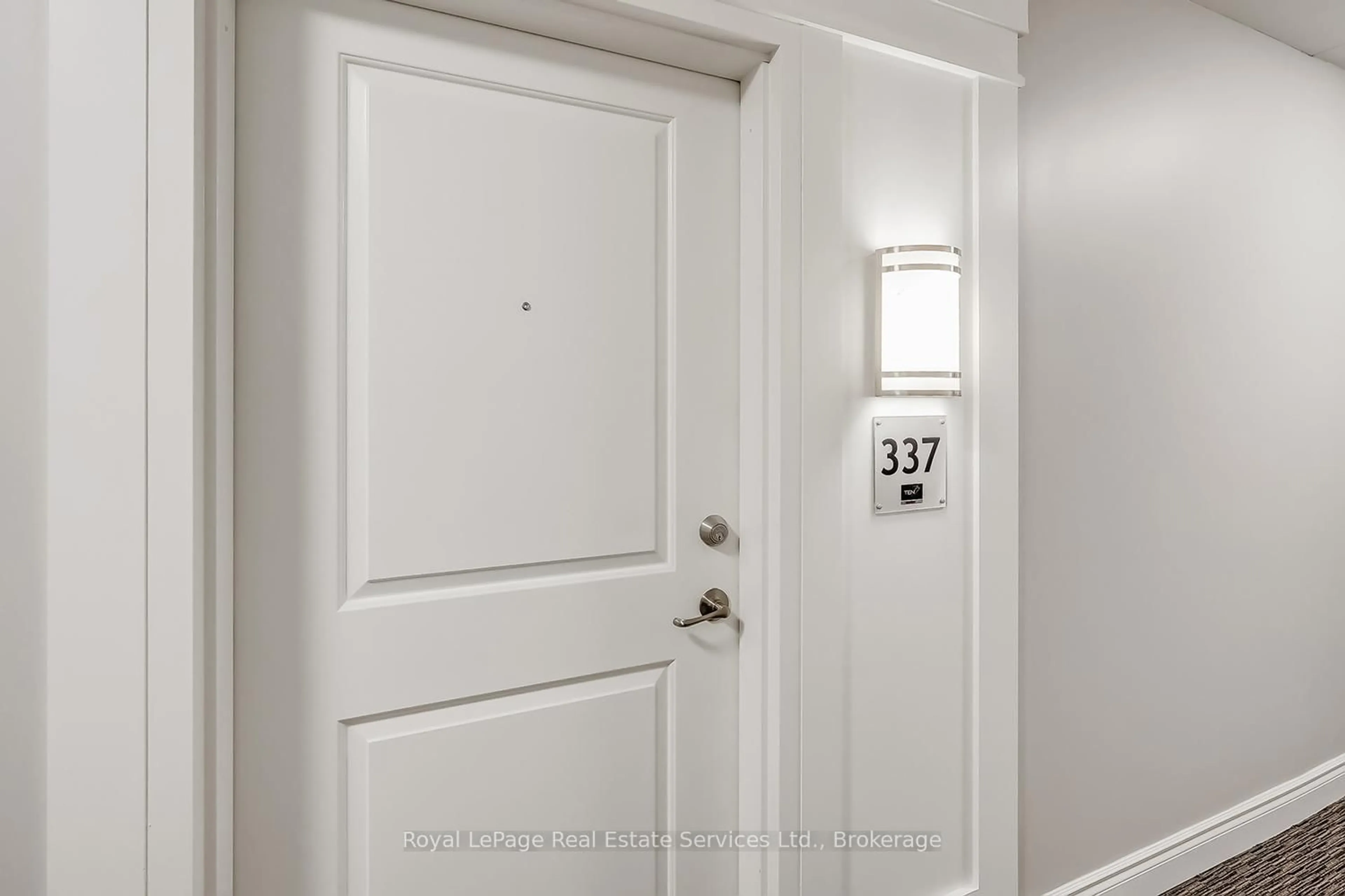 Indoor entryway for 1077 Gordon St #337, Guelph Ontario N1G 0E3