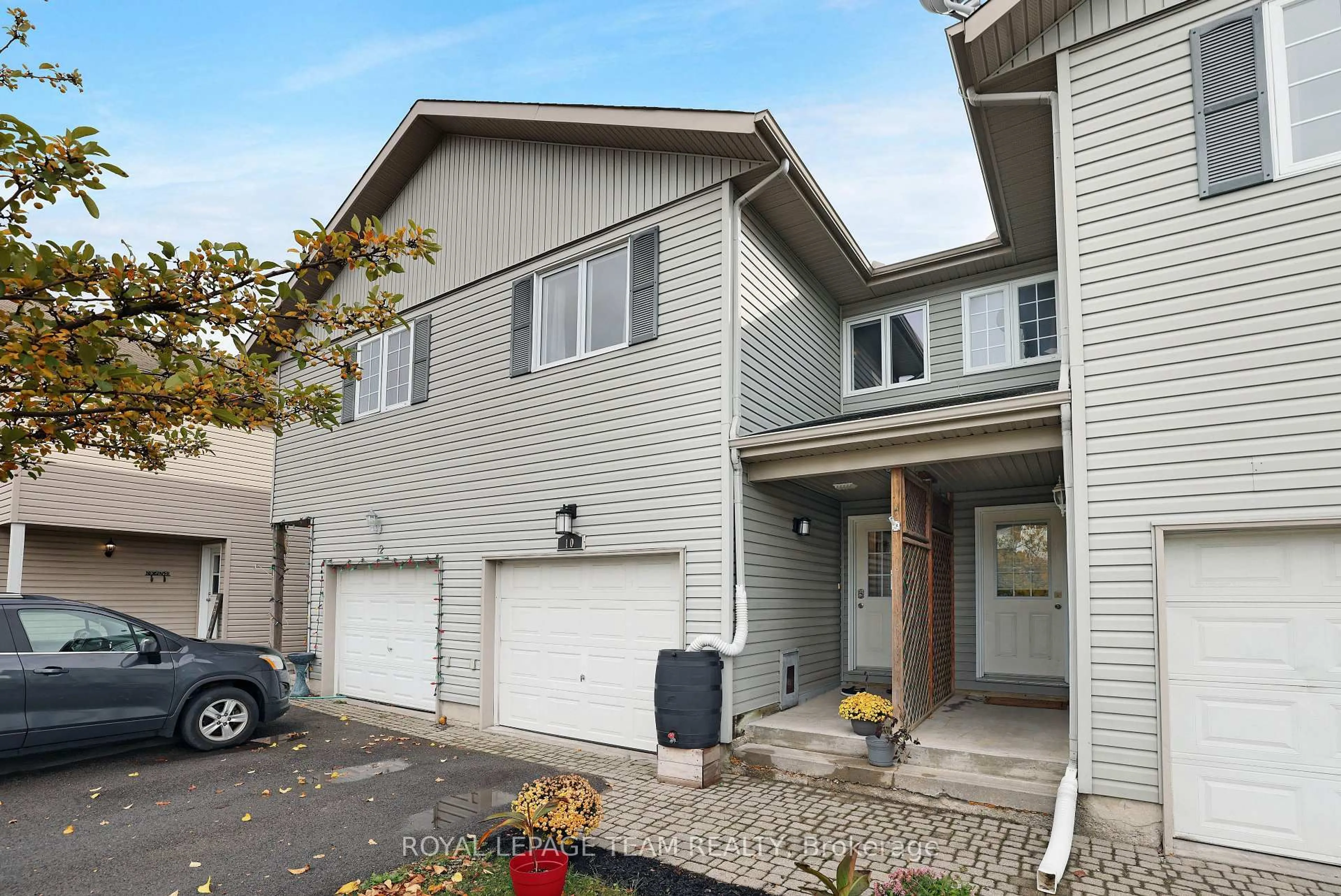 Home with vinyl exterior material, street for 10 Johnston St, Carleton Place Ontario K7C 4S3