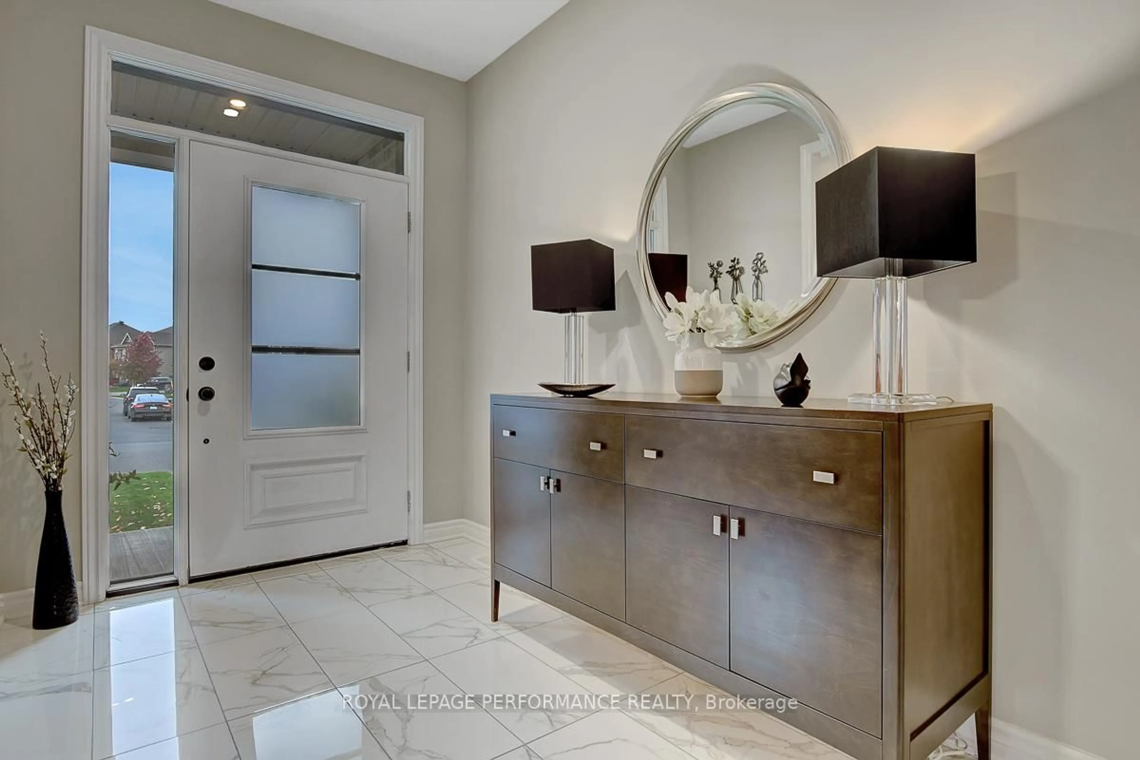 Indoor entryway for 104 York Crossing, Russell Ontario K4R 1C5