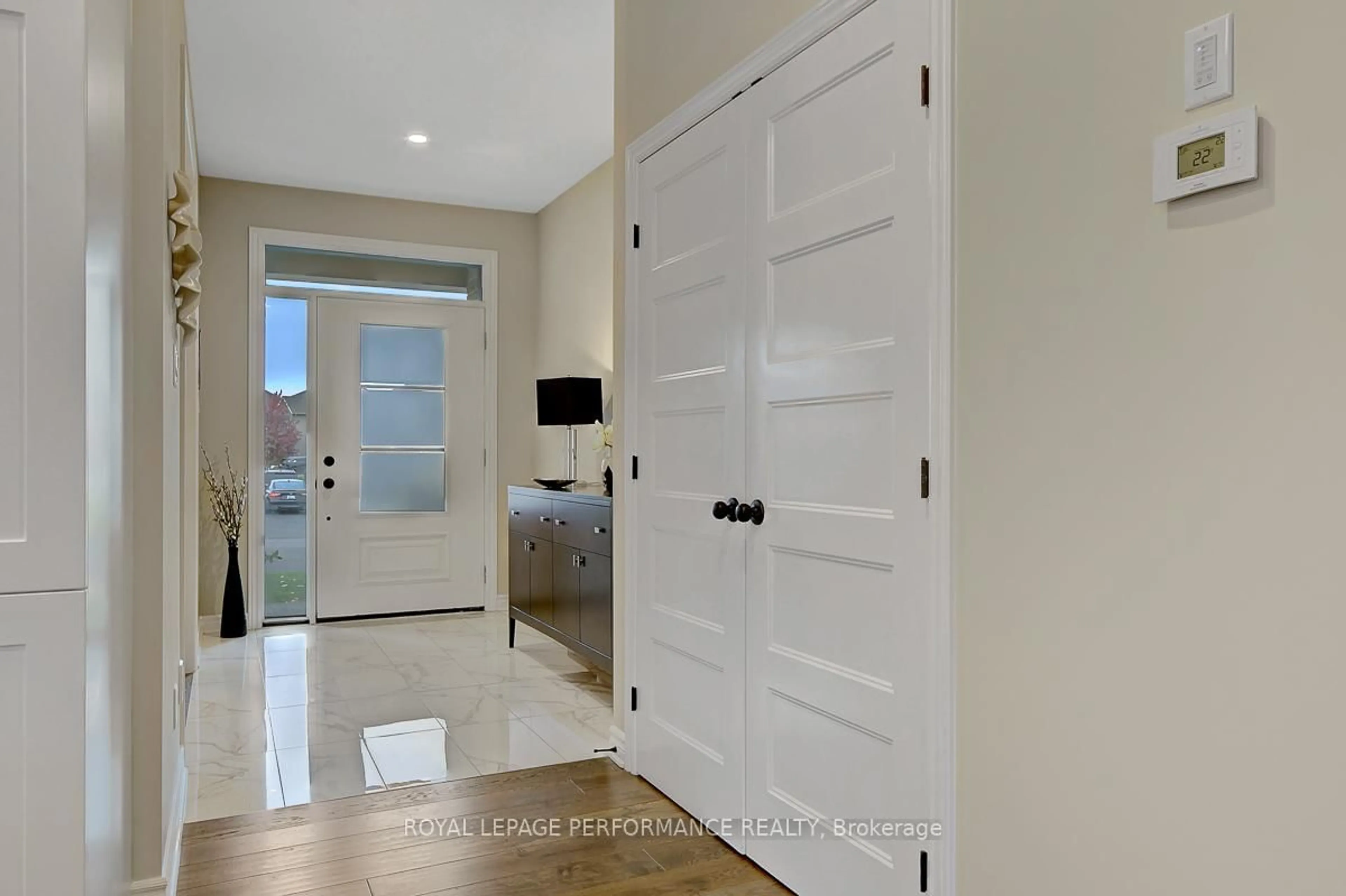 Indoor entryway for 104 York Crossing, Russell Ontario K4R 1C5