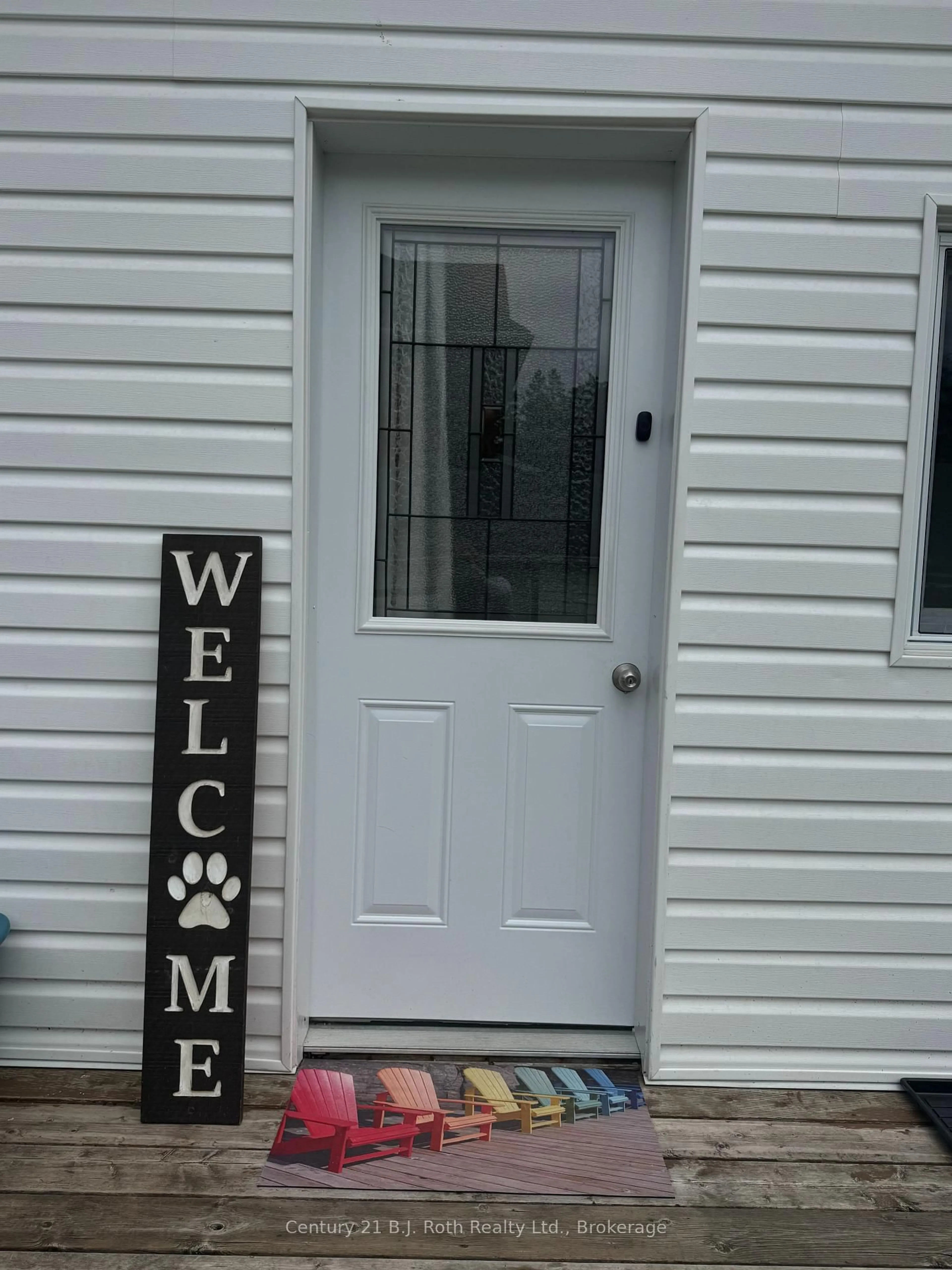 Indoor entryway for 33 Sussex St, Kawartha Lakes Ontario K9V 3E7