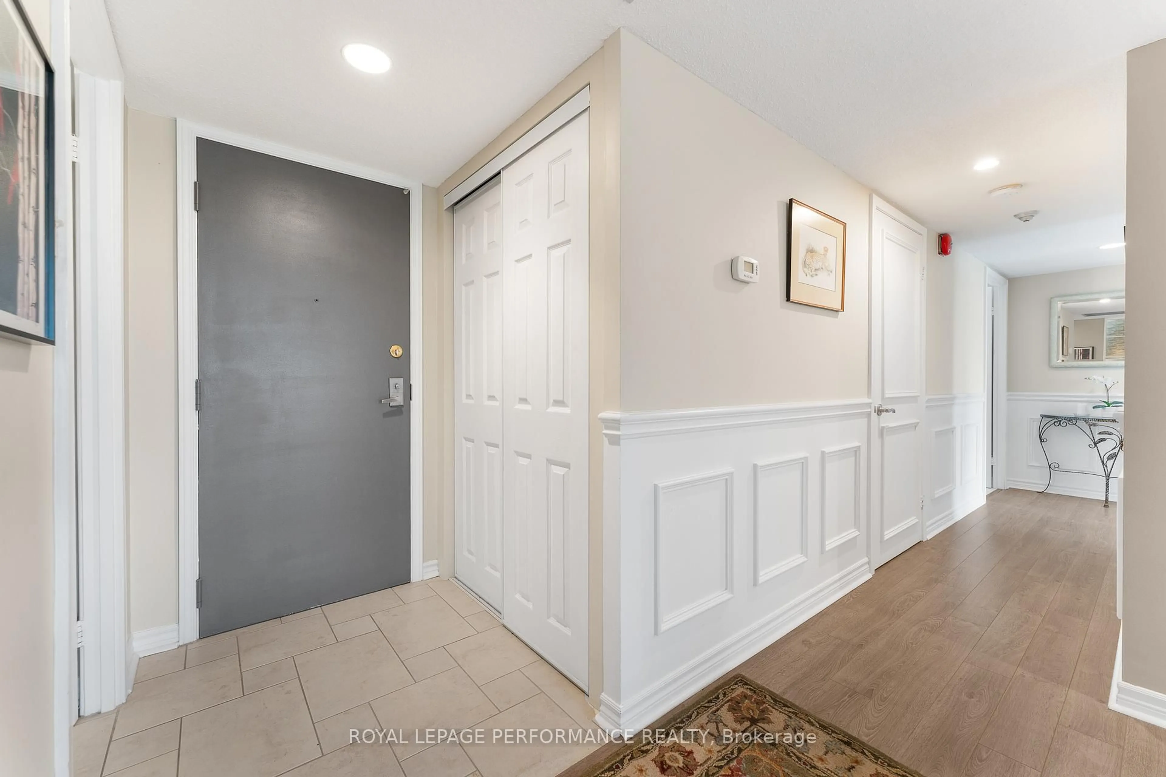 Indoor entryway for 50 Emmerson Ave #304, Ottawa Ontario K1Y 4P7