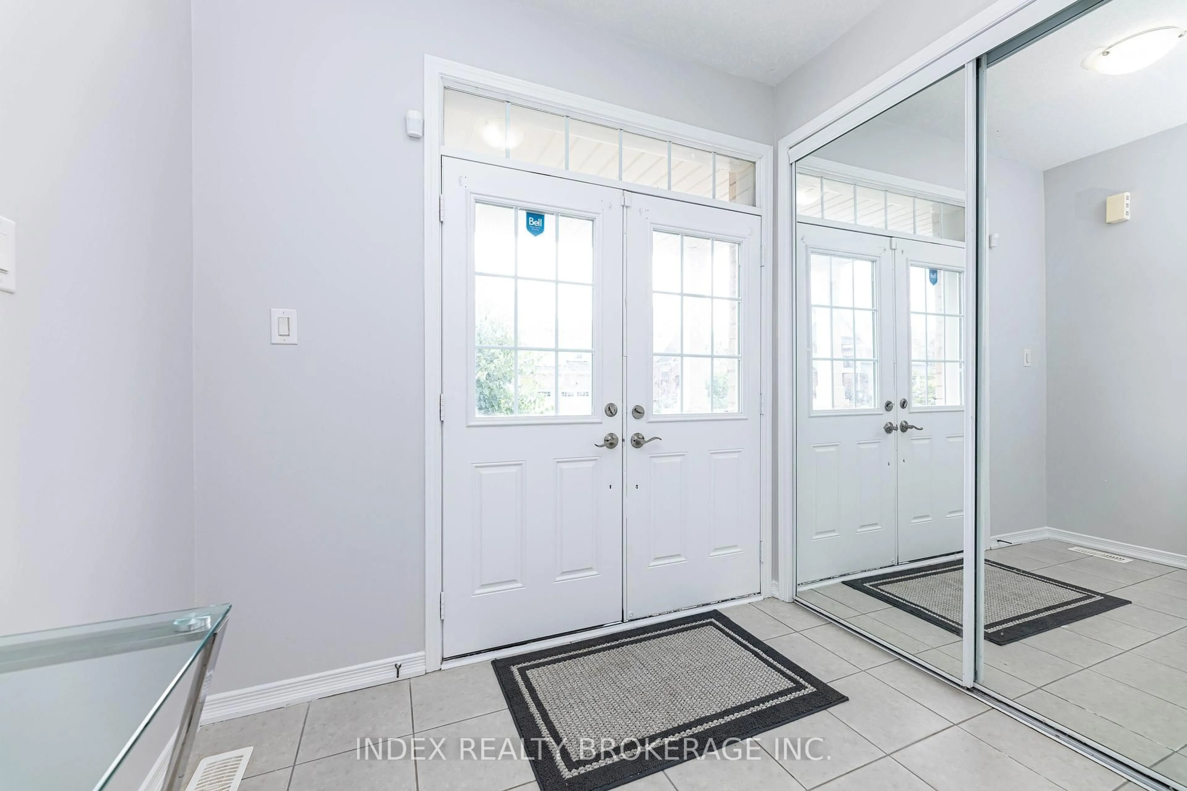 Indoor entryway for 7713 Black Maple Dr, Niagara Falls Ontario L2H 0N7