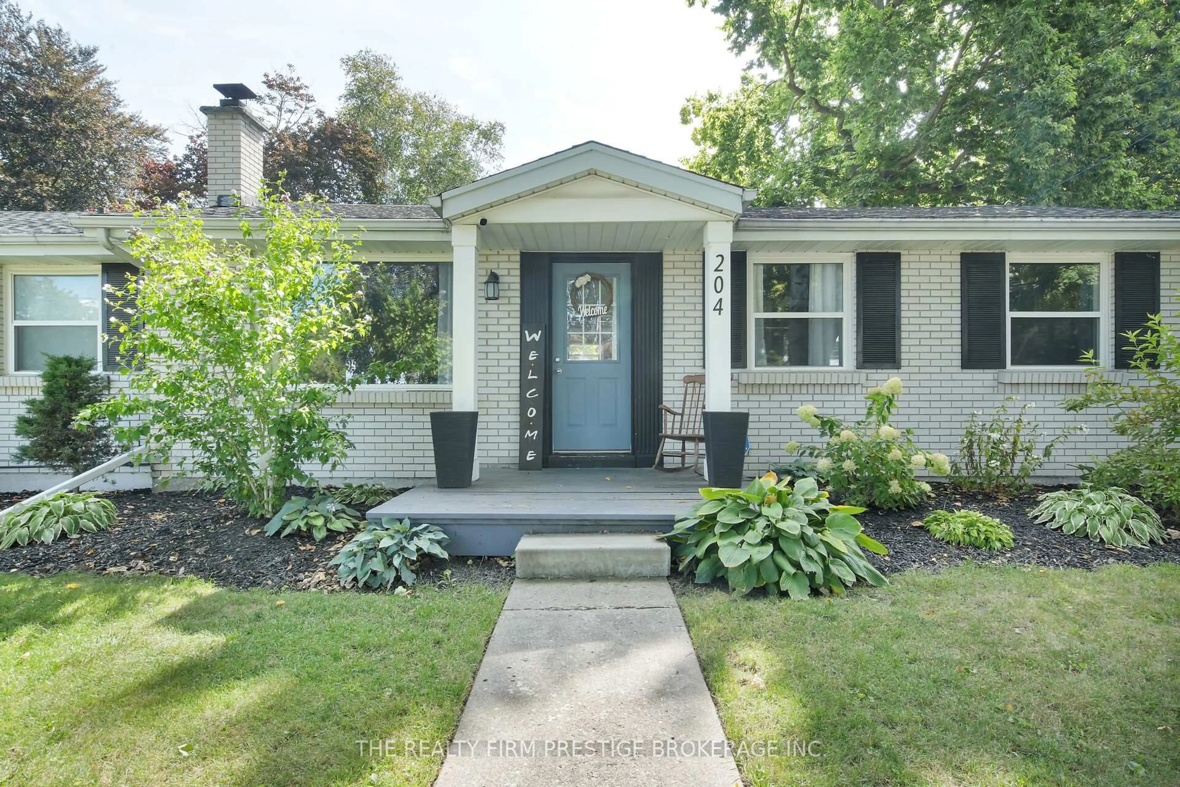 Home with vinyl exterior material, street for 204 Main St, West Elgin Ontario N0L 2P0